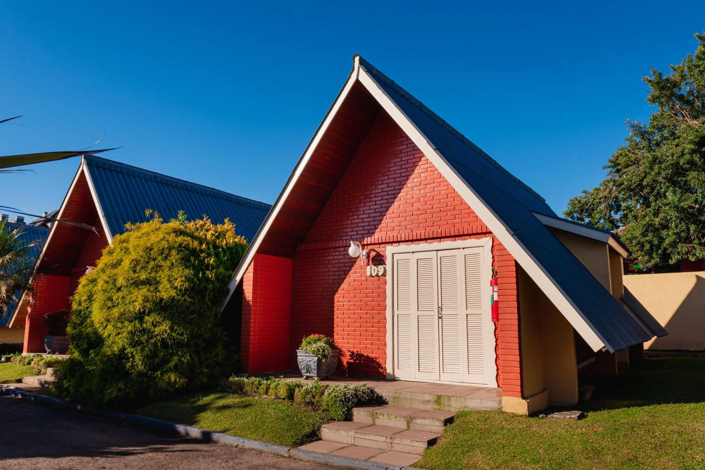 Property building in Hotel Cabanas Alto Da Serra