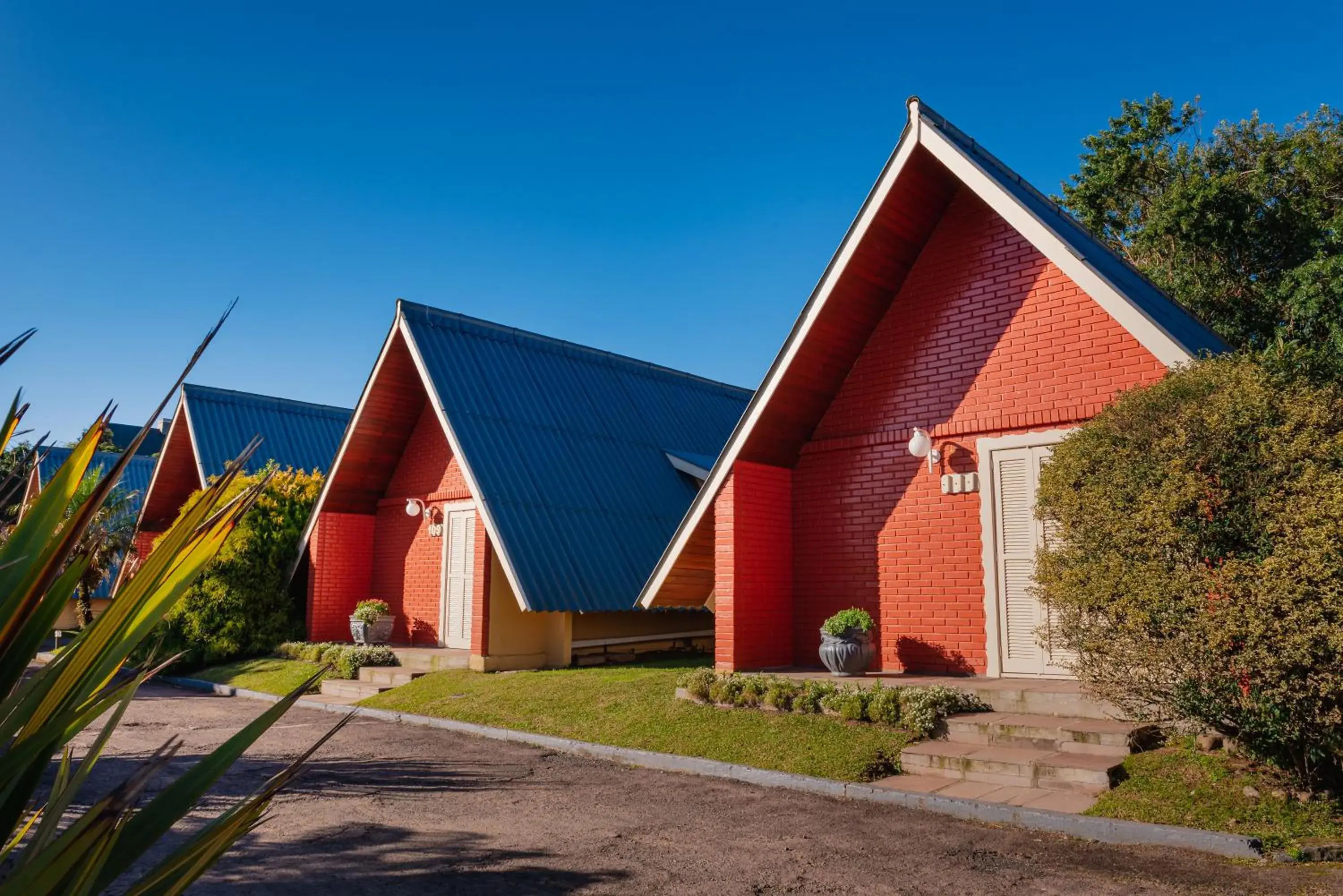 Property building in Hotel Cabanas Alto Da Serra Property building in Hotel Cabanas Alto Da Serra