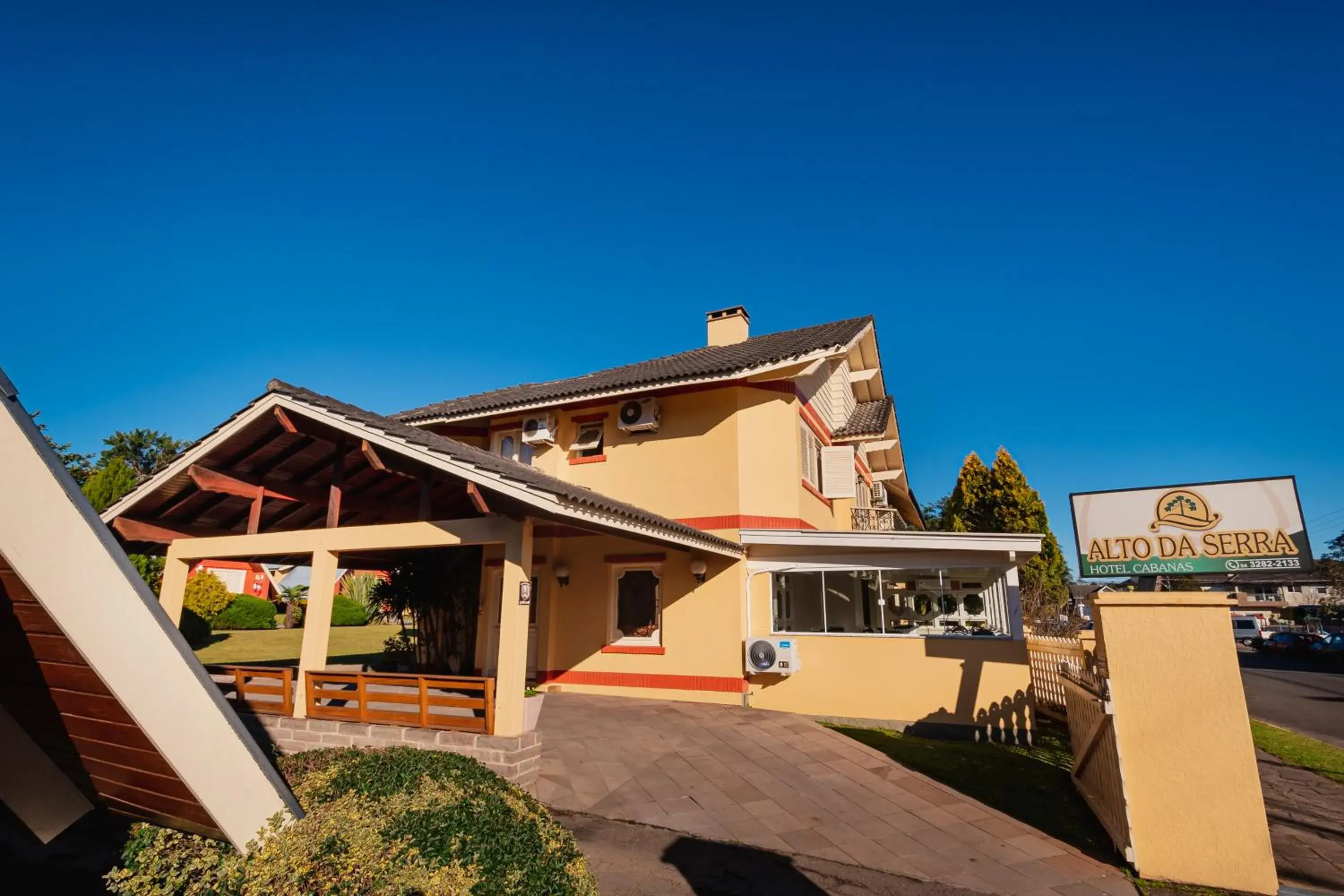 Property building in Hotel Cabanas Alto Da Serra Property building in Hotel Cabanas Alto Da Serra