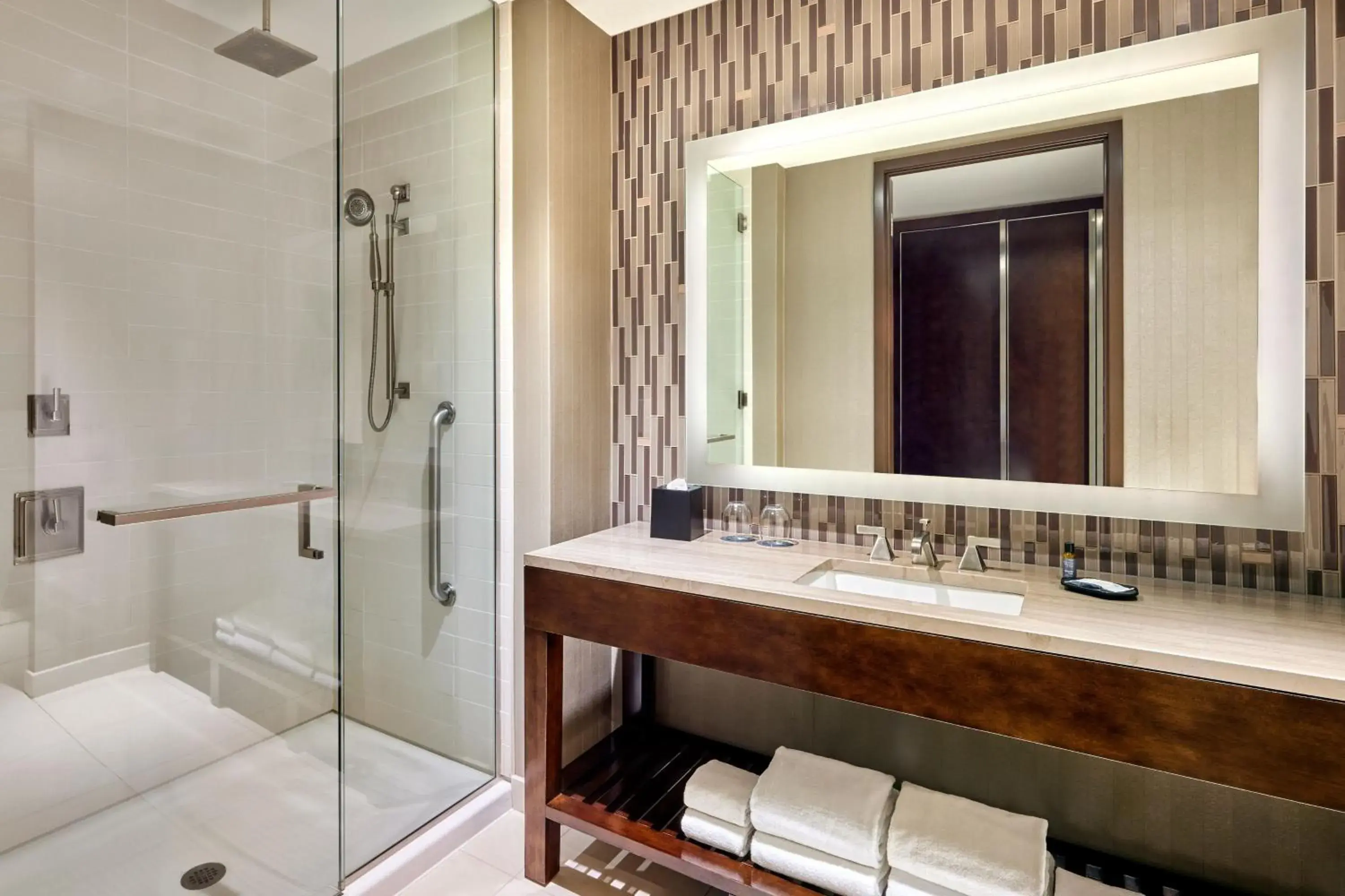 Deluxe King Room with Premium View in The Westin Phoenix Downtown Deluxe King Room with Premium View in The Westin Phoenix Downtown