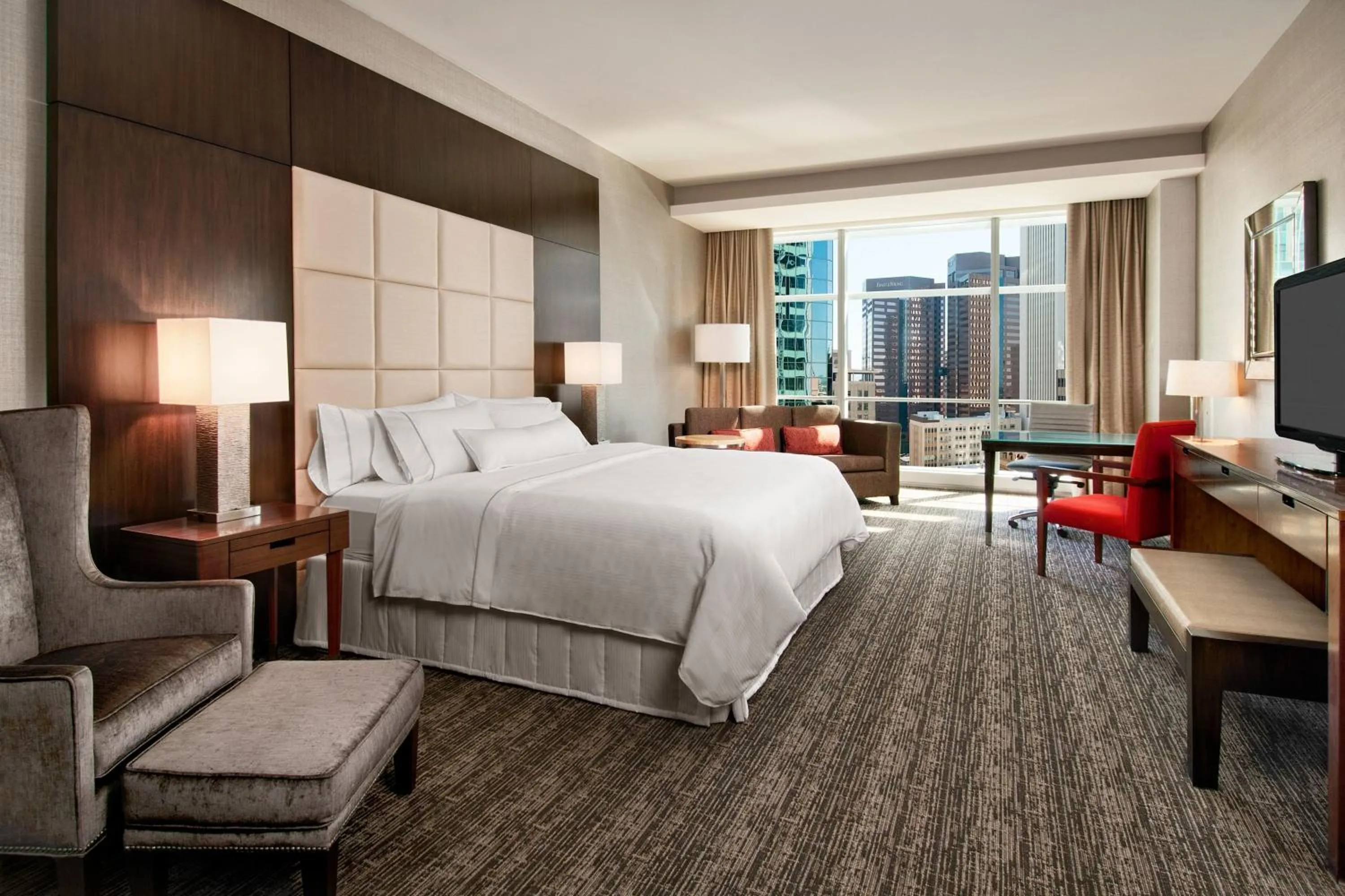 Photo of the whole room, Bed in The Westin Phoenix Downtown