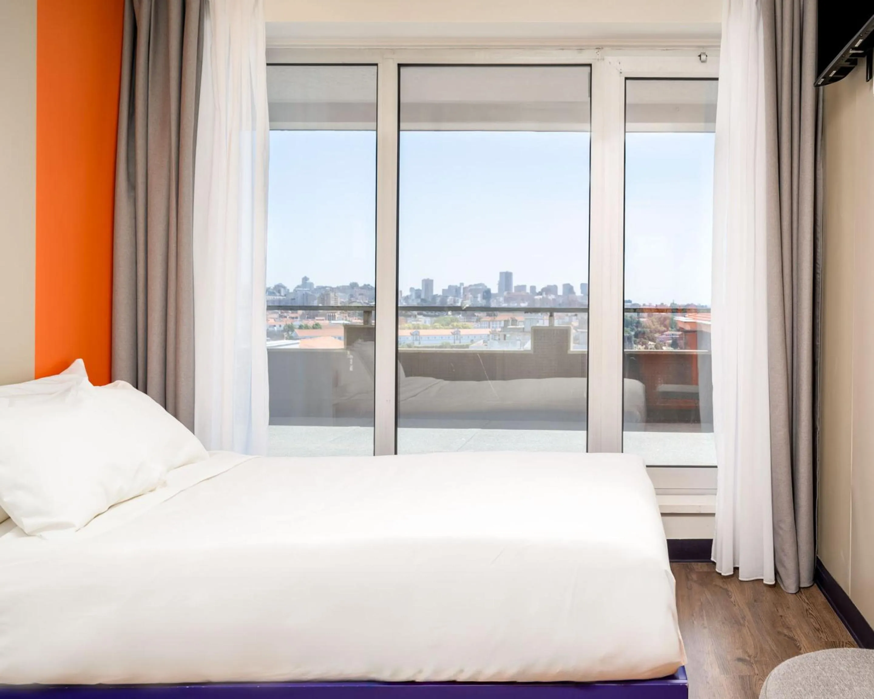 Bed in Herculano Stays Porto - Digital Access