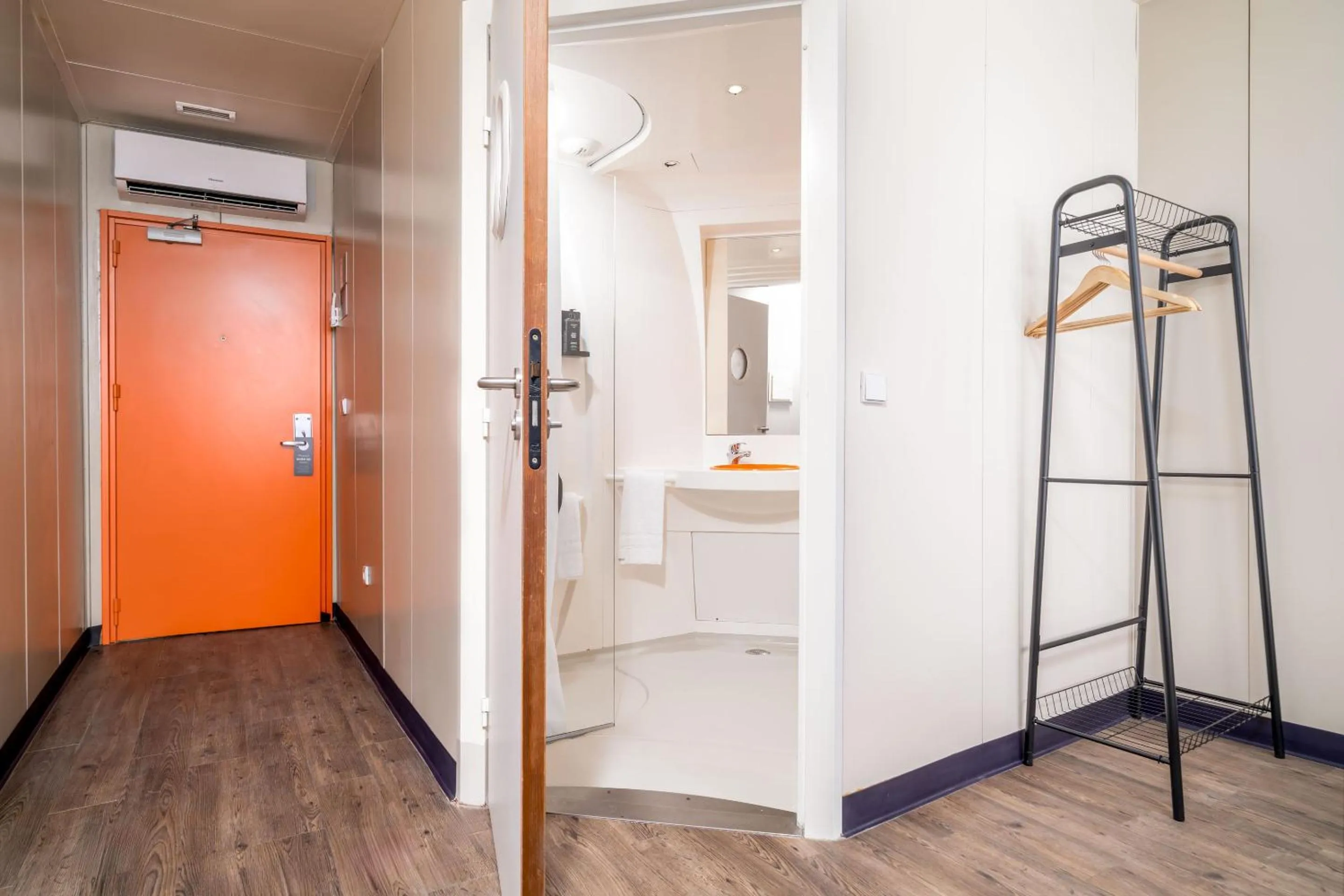 Bathroom in Herculano Stays Porto - Digital Access