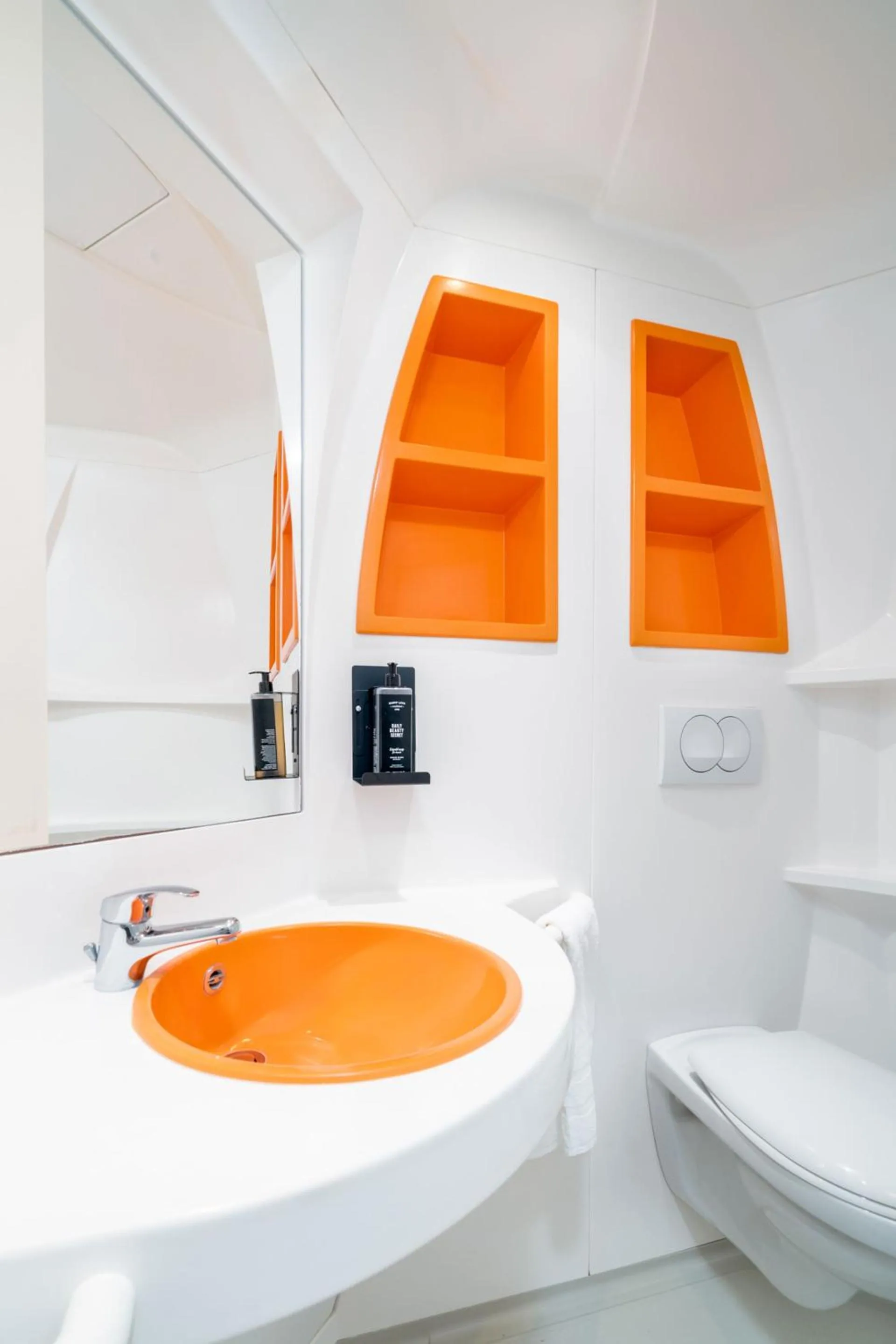 Bathroom in Herculano Stays Porto - Digital Access