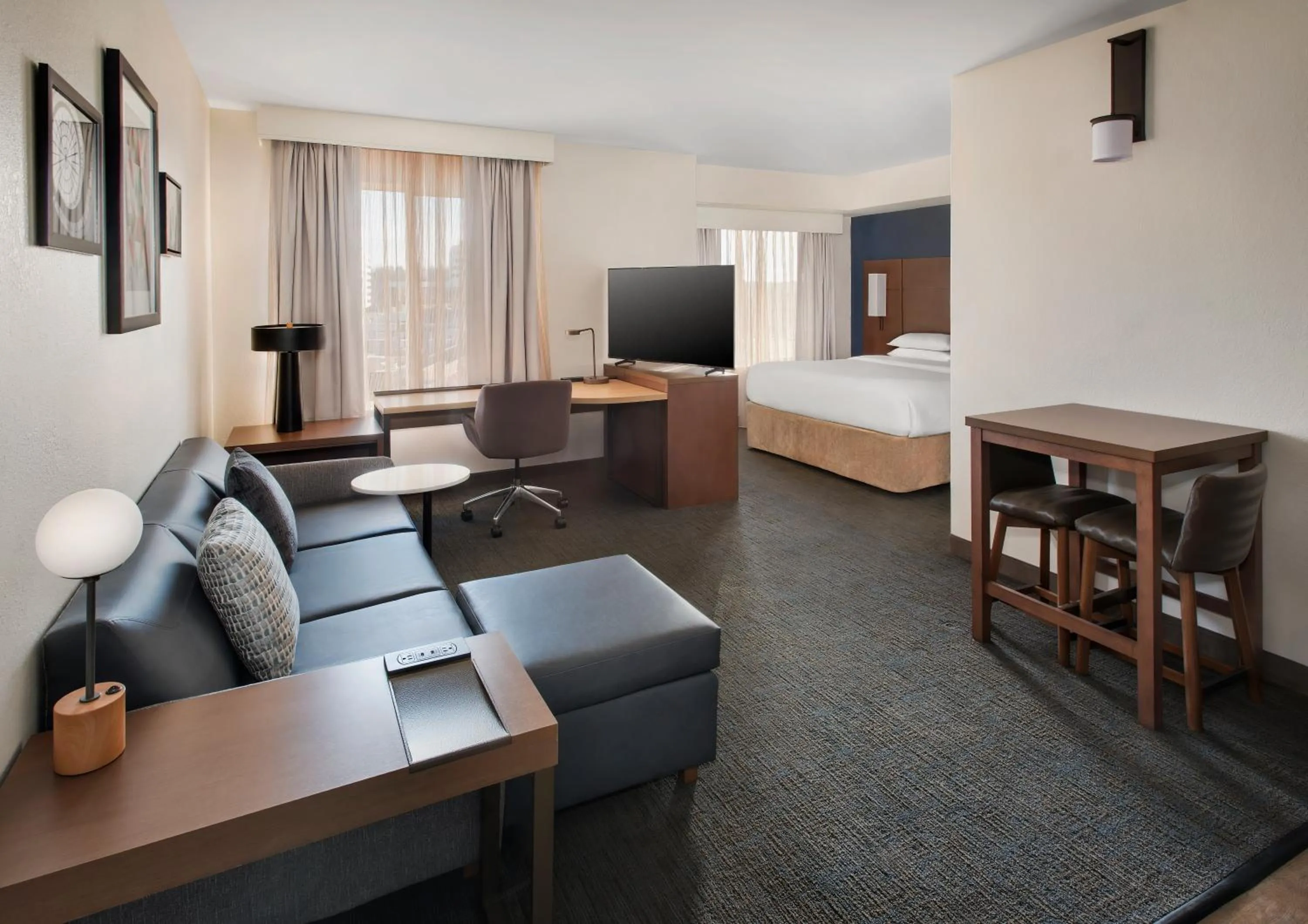 Living room, Bed in Residence Inn Pittsburgh Monroeville/Wilkins Township