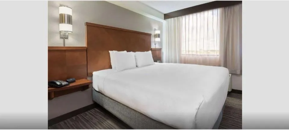 Bed in Hyatt Place Ft. Lauderdale/Plantation
