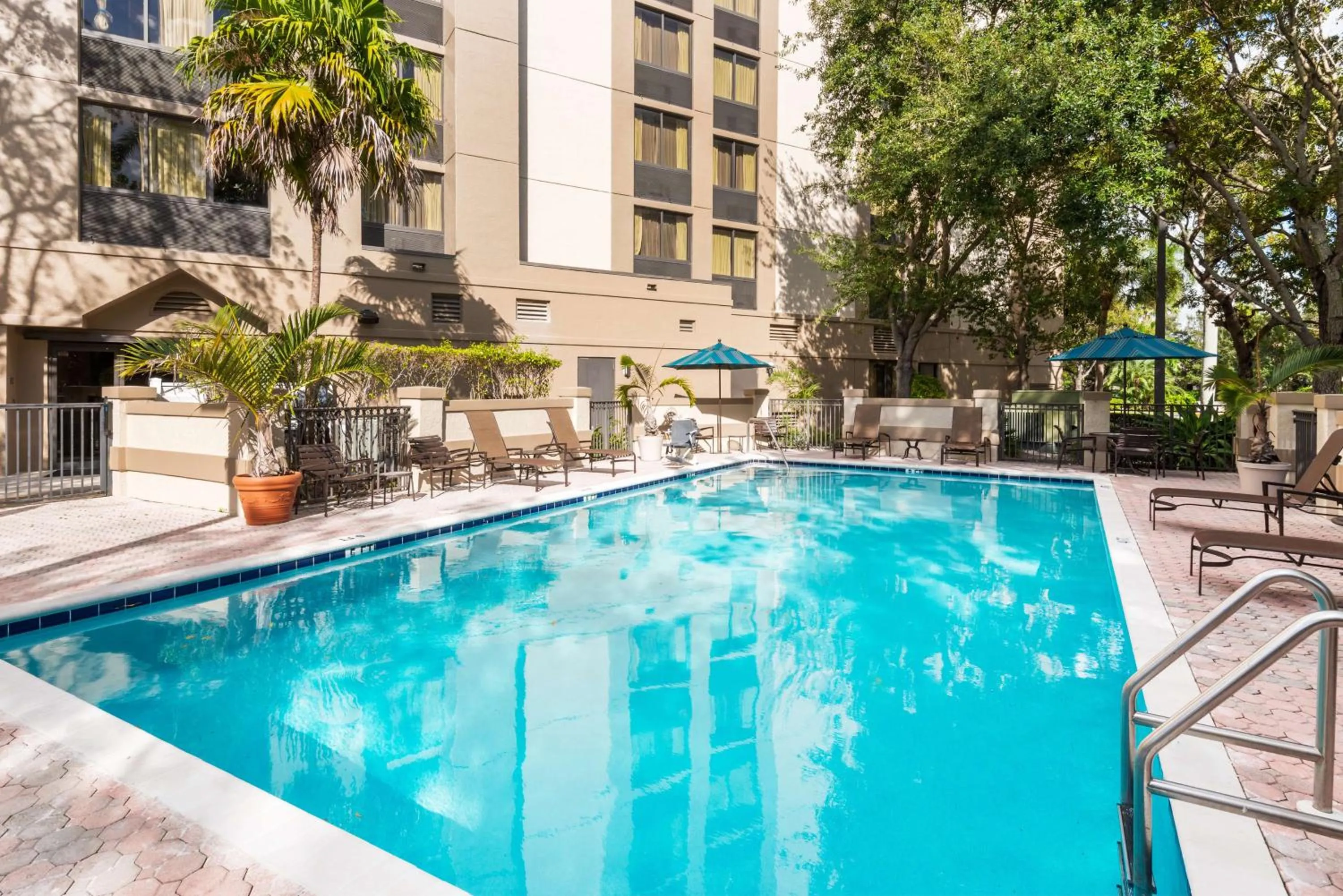 Swimming pool in Hyatt Place Ft. Lauderdale/Plantation