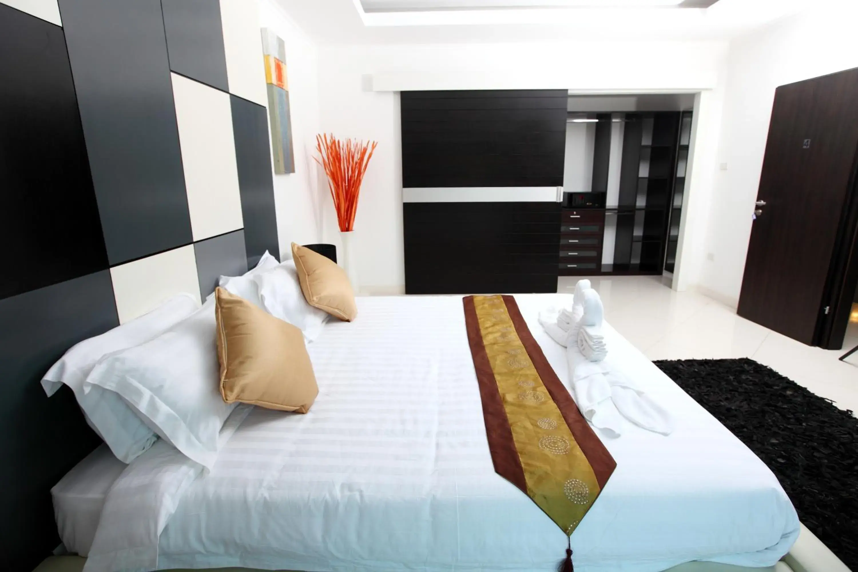 Bedroom, Bed in Wongamat Pool Villas By Pattaya Sunny Rentals