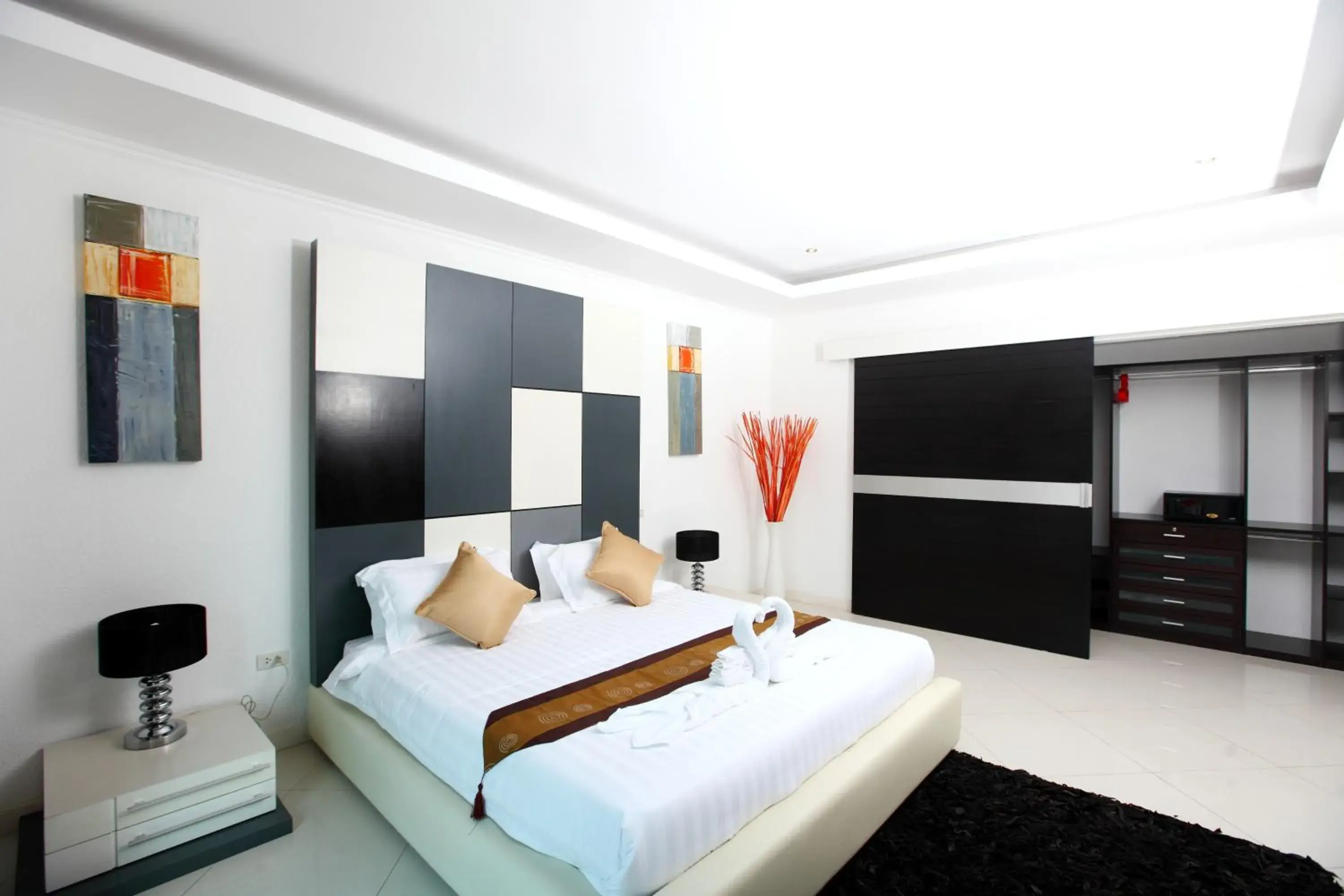Bedroom, Bed in Wongamat Pool Villas By Pattaya Sunny Rentals