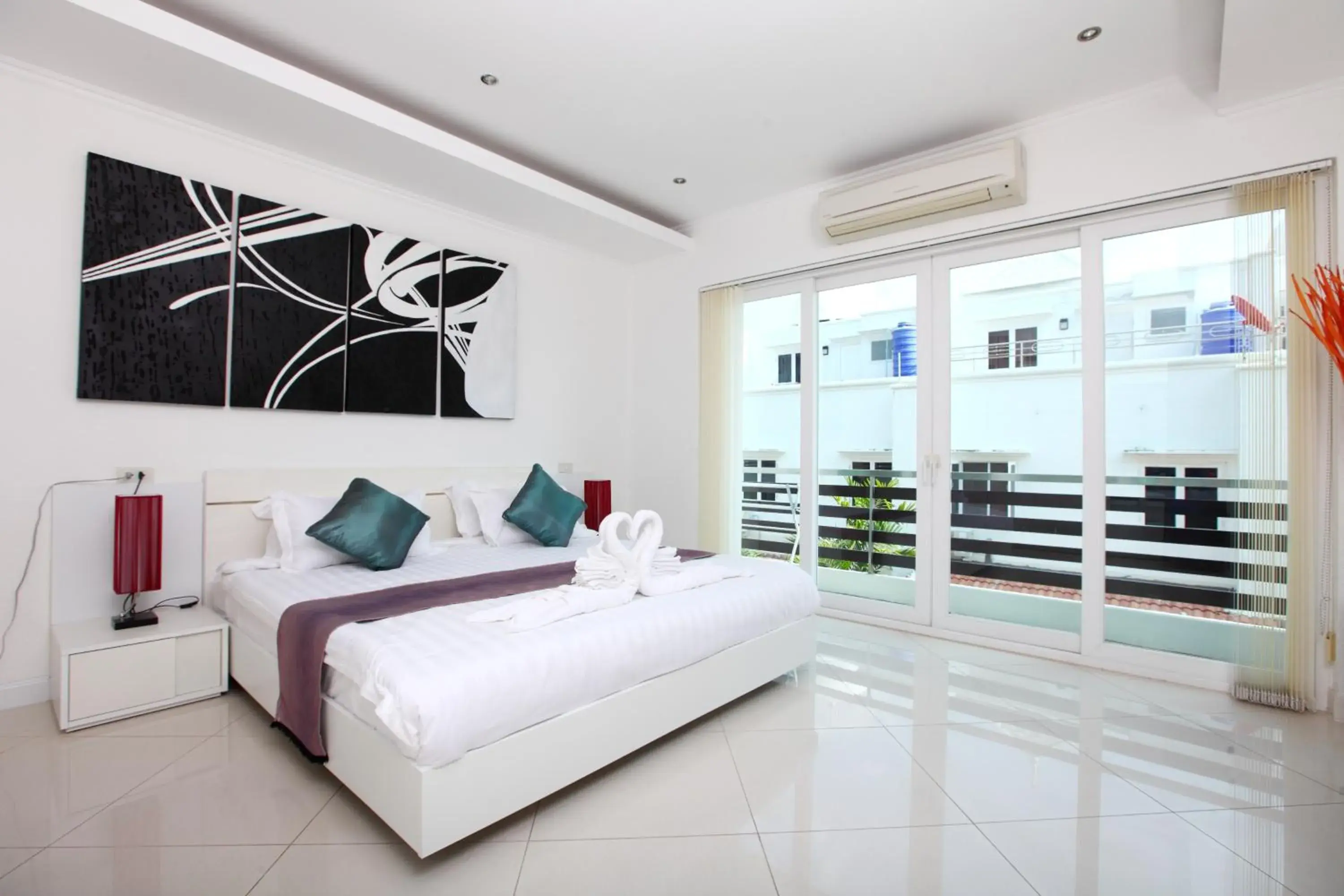 Bedroom, Bed in Wongamat Pool Villas By Pattaya Sunny Rentals