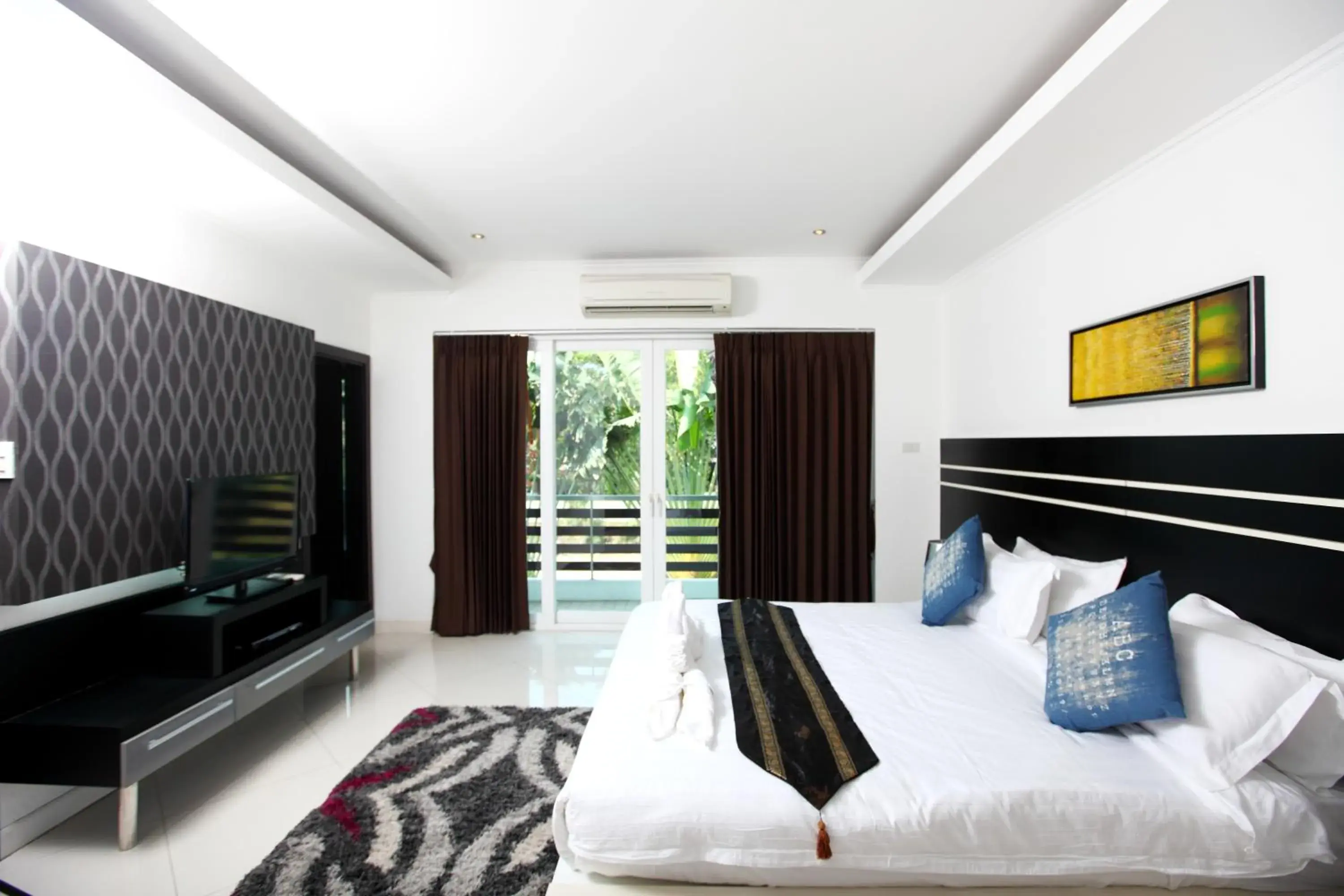 Bedroom, Bed in Wongamat Pool Villas By Pattaya Sunny Rentals