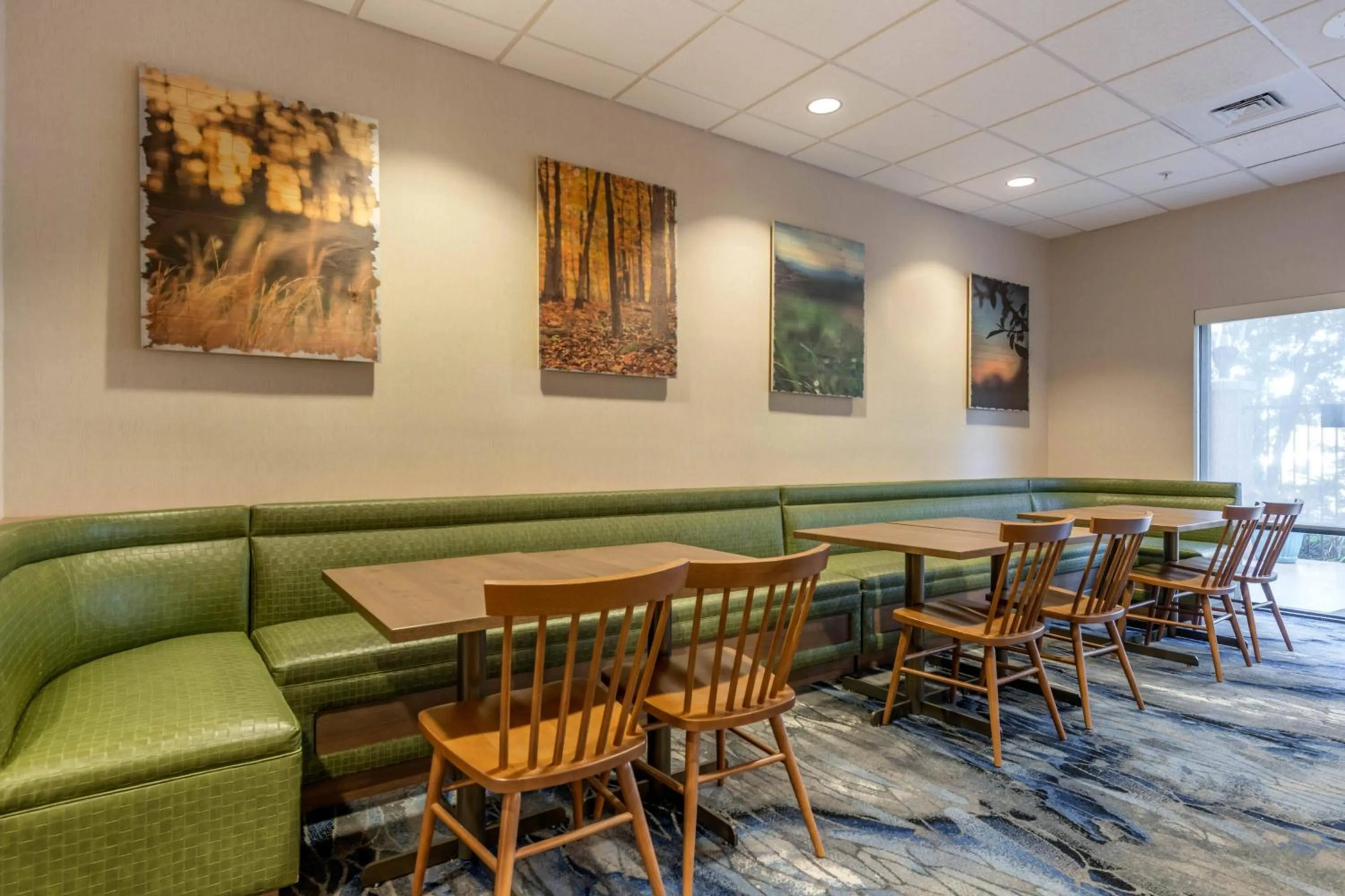 Restaurant/places to eat in Fairfield Inn and Suites Holiday Tarpon Springs