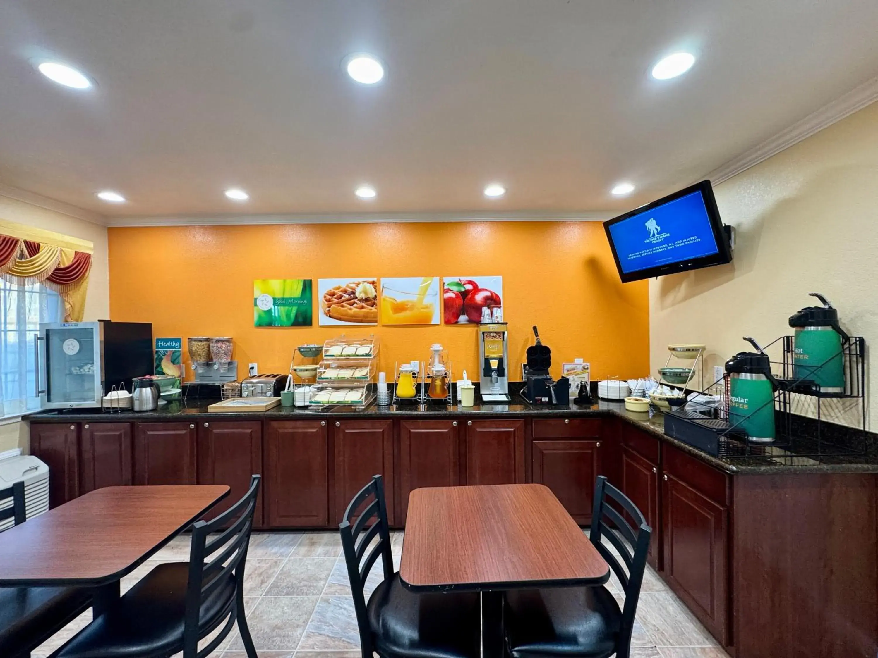 Breakfast in Quality Inn Ukiah Breakfast in Quality Inn Ukiah