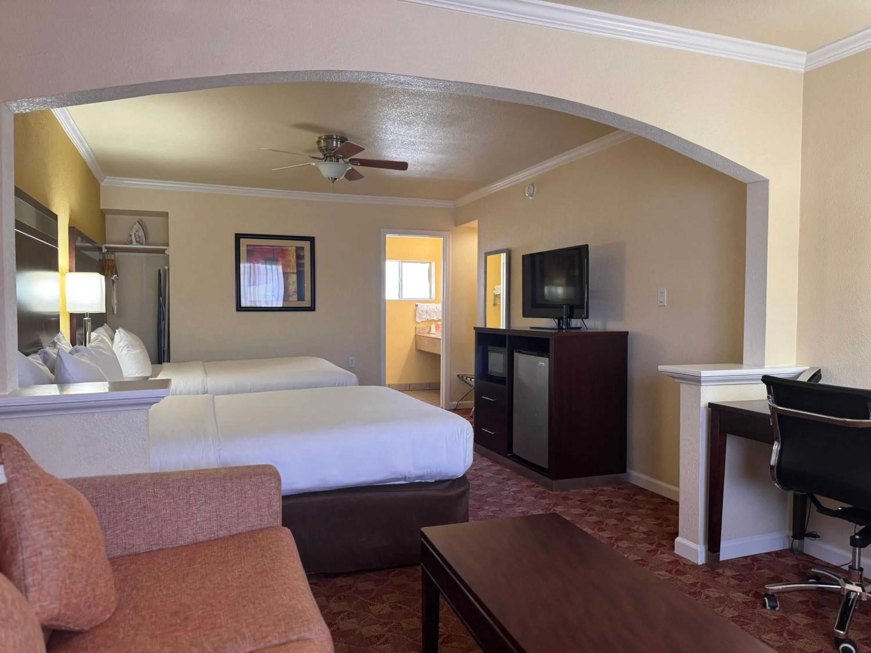 Bed in Quality Inn Ukiah