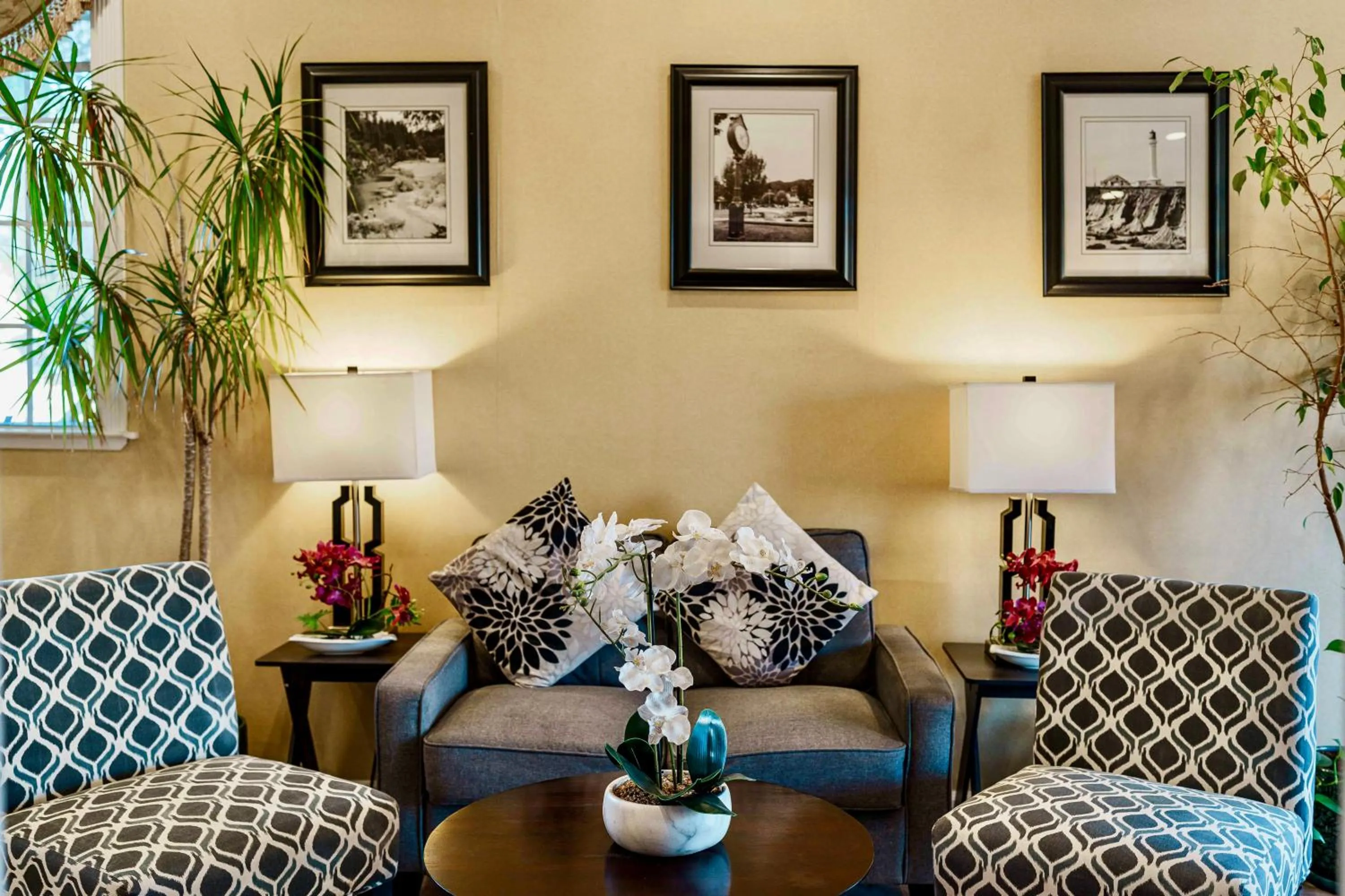 Seating area in Quality Inn Ukiah