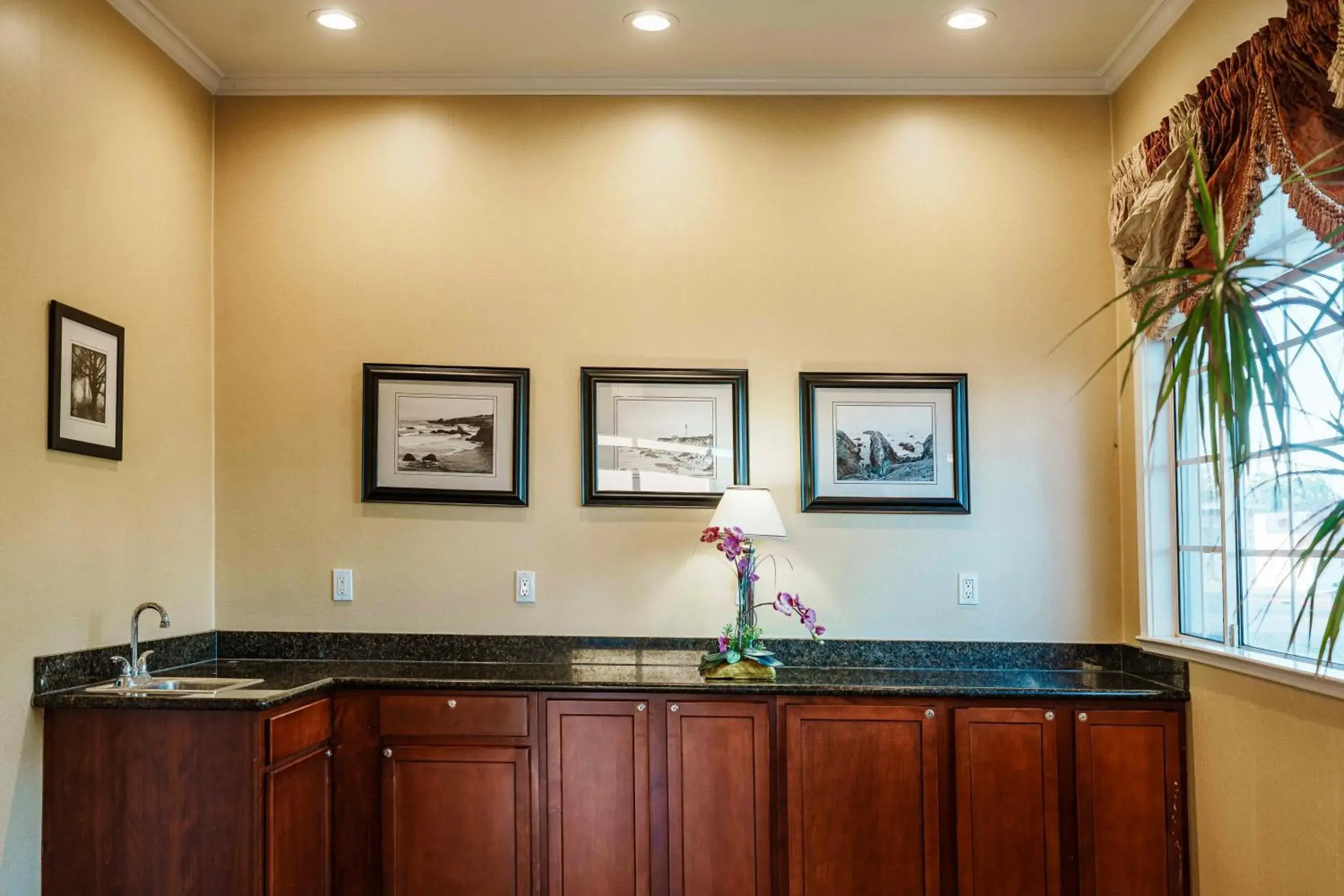 Lobby or reception in Quality Inn Ukiah Lobby or reception in Quality Inn Ukiah