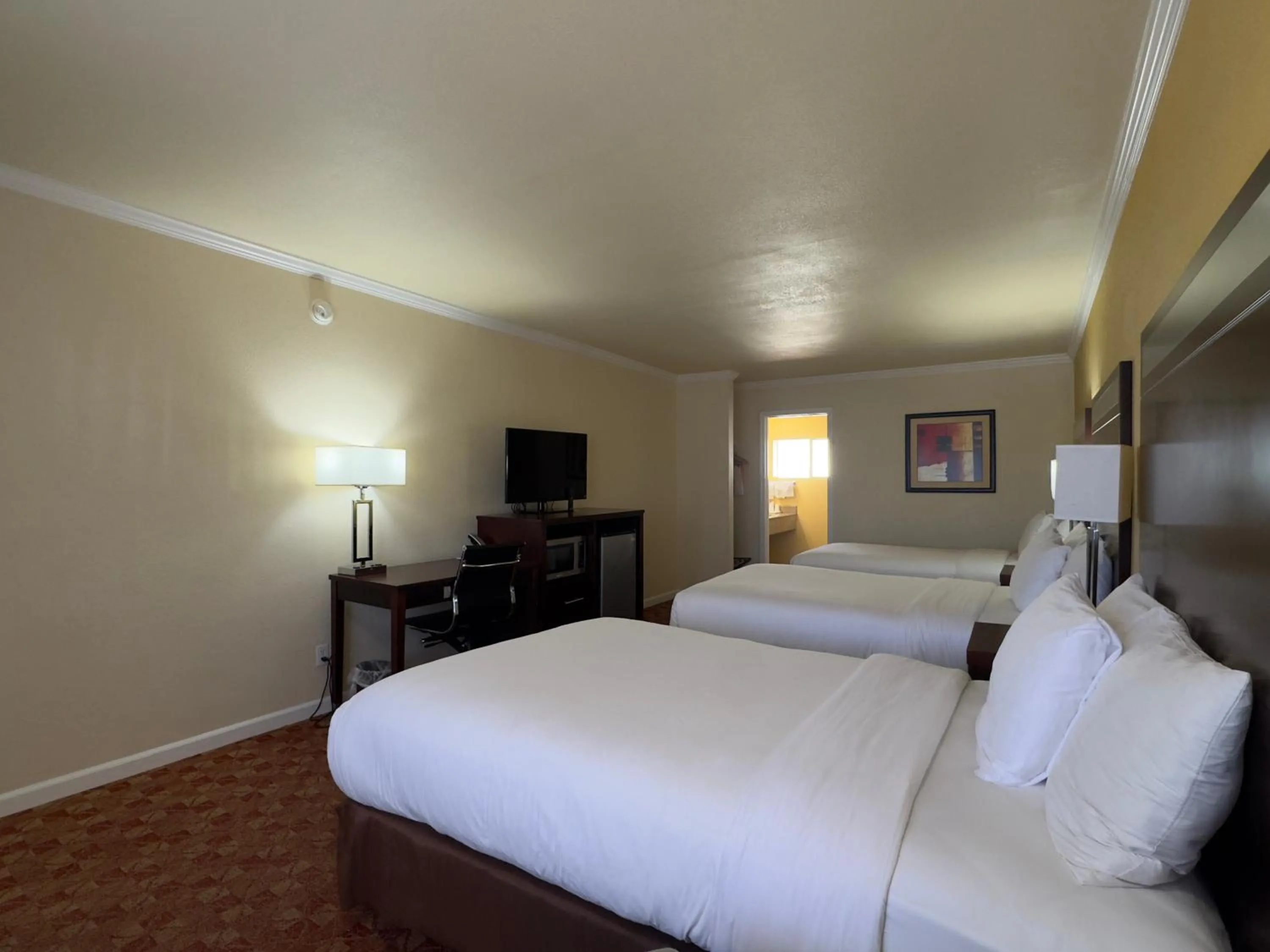 Bed in Quality Inn Ukiah