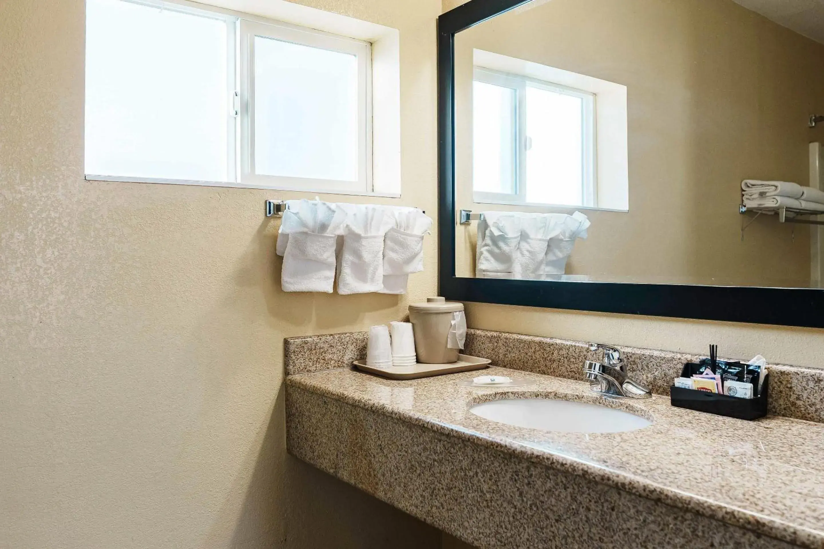 Bedroom in Quality Inn Ukiah Bedroom in Quality Inn Ukiah