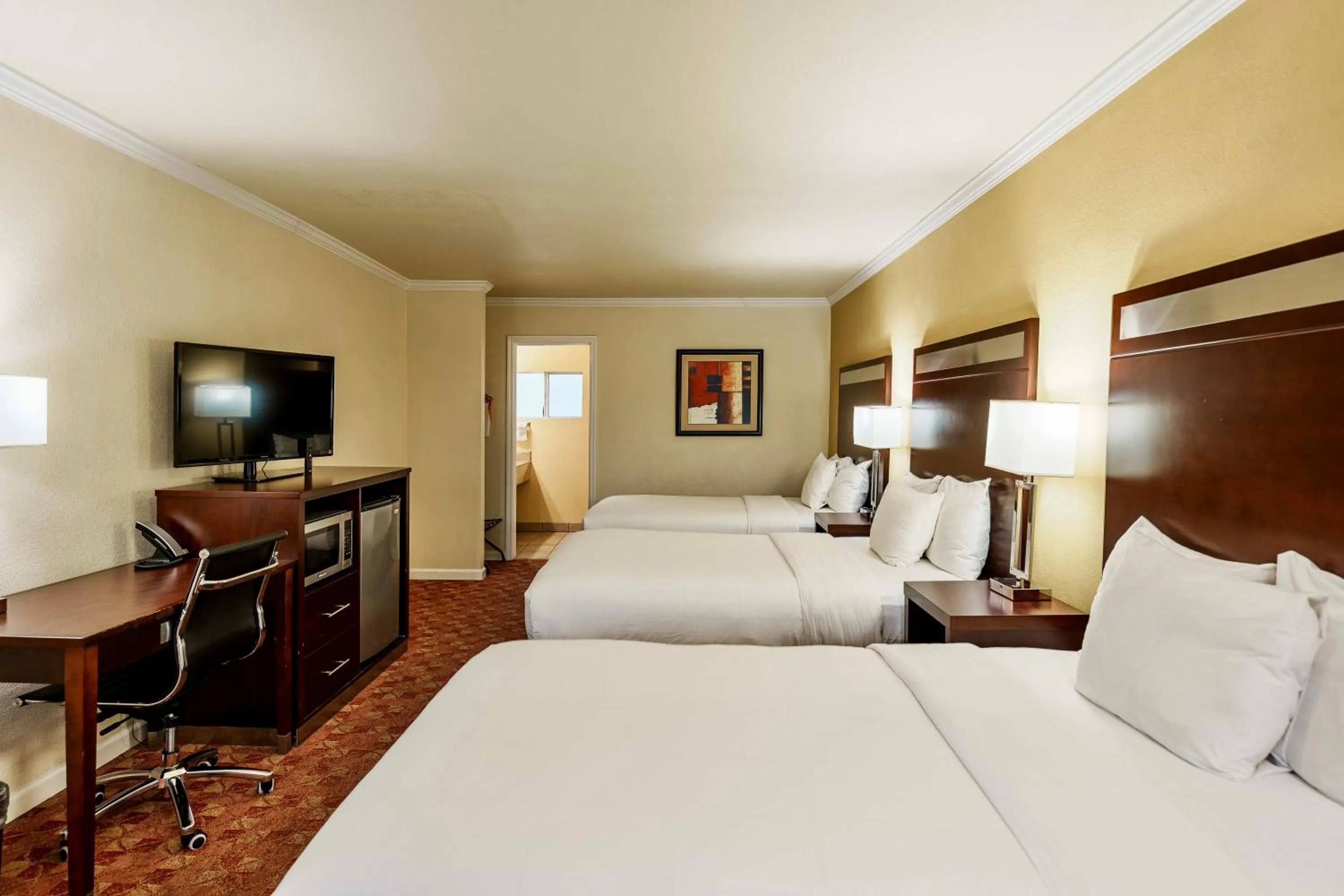 Bed in Quality Inn Ukiah