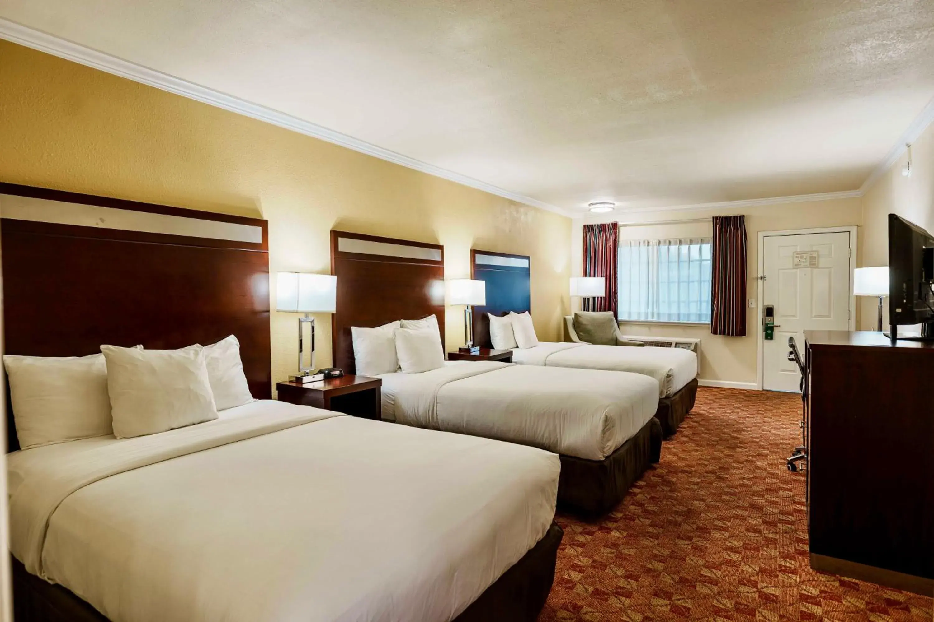 Room with Three Double Beds - Non-Smoking in Quality Inn Ukiah Room with Three Double Beds - Non-Smoking in Quality Inn Ukiah