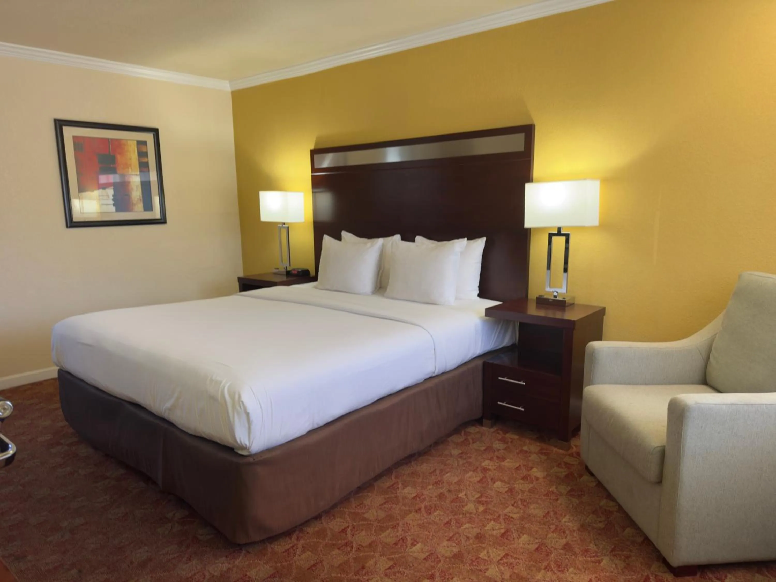 Bed in Quality Inn Ukiah