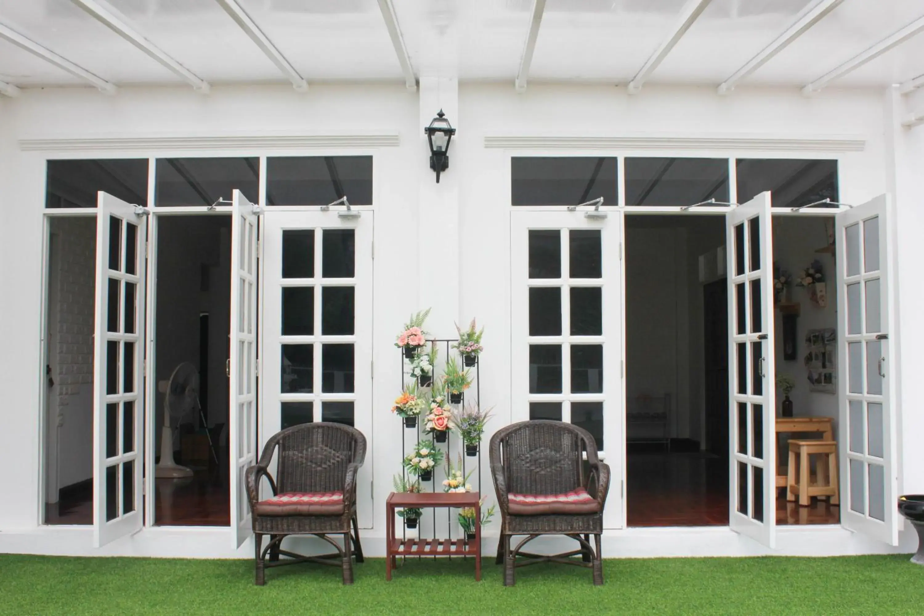 Property building in HOME@HOSTEL KANCHANABURI Property building in HOME@HOSTEL KANCHANABURI