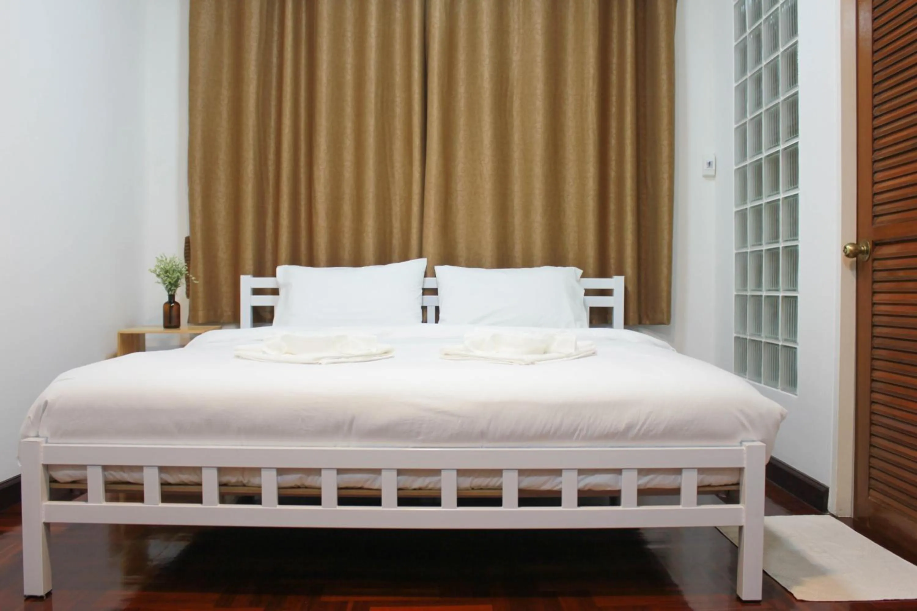 Bed in HOME@HOSTEL KANCHANABURI