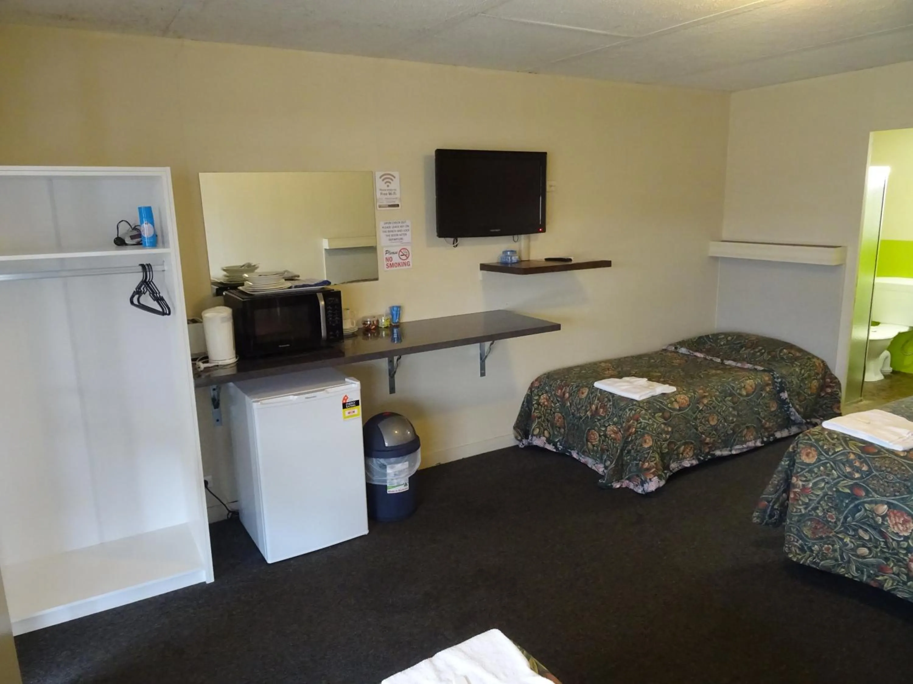 Bed in Paringa Hotel Motel