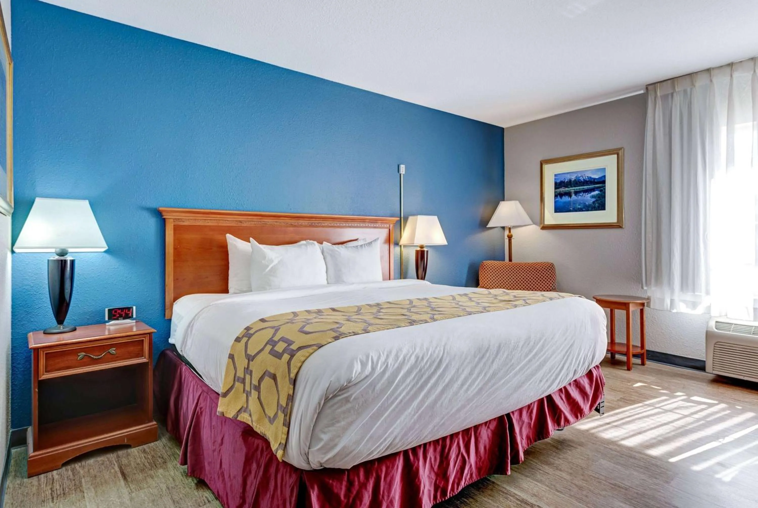 Photo of the whole room, Bed in Baymont by Wyndham Salida