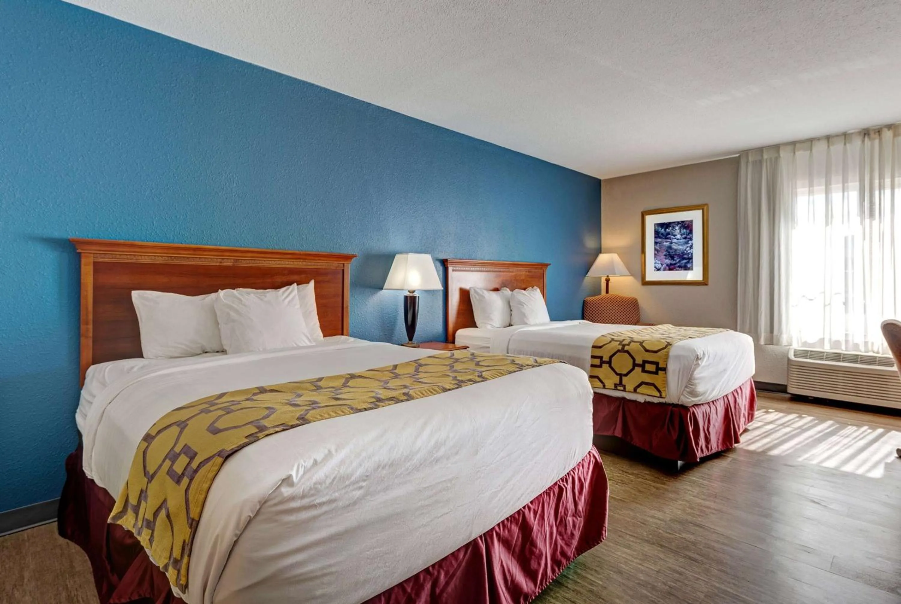 Photo of the whole room, Bed in Baymont by Wyndham Salida