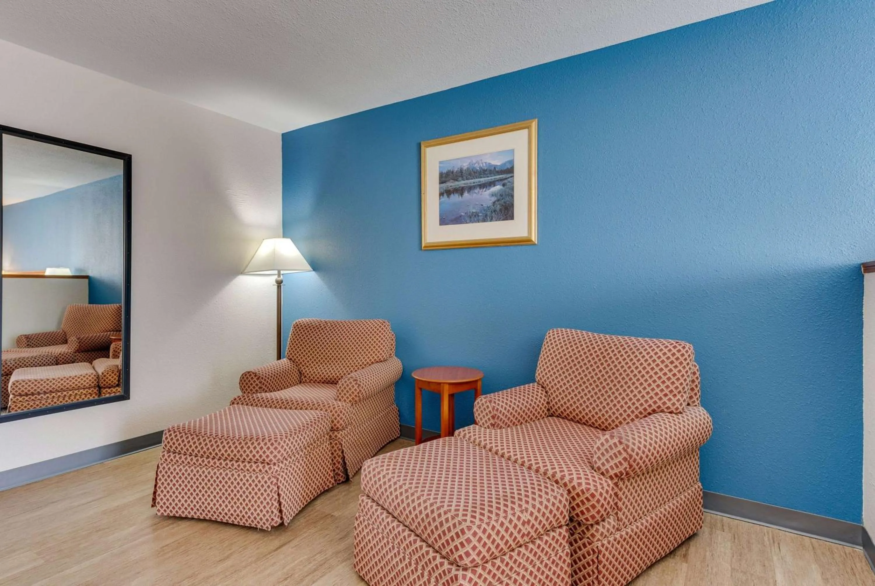 Photo of the whole room in Baymont by Wyndham Salida