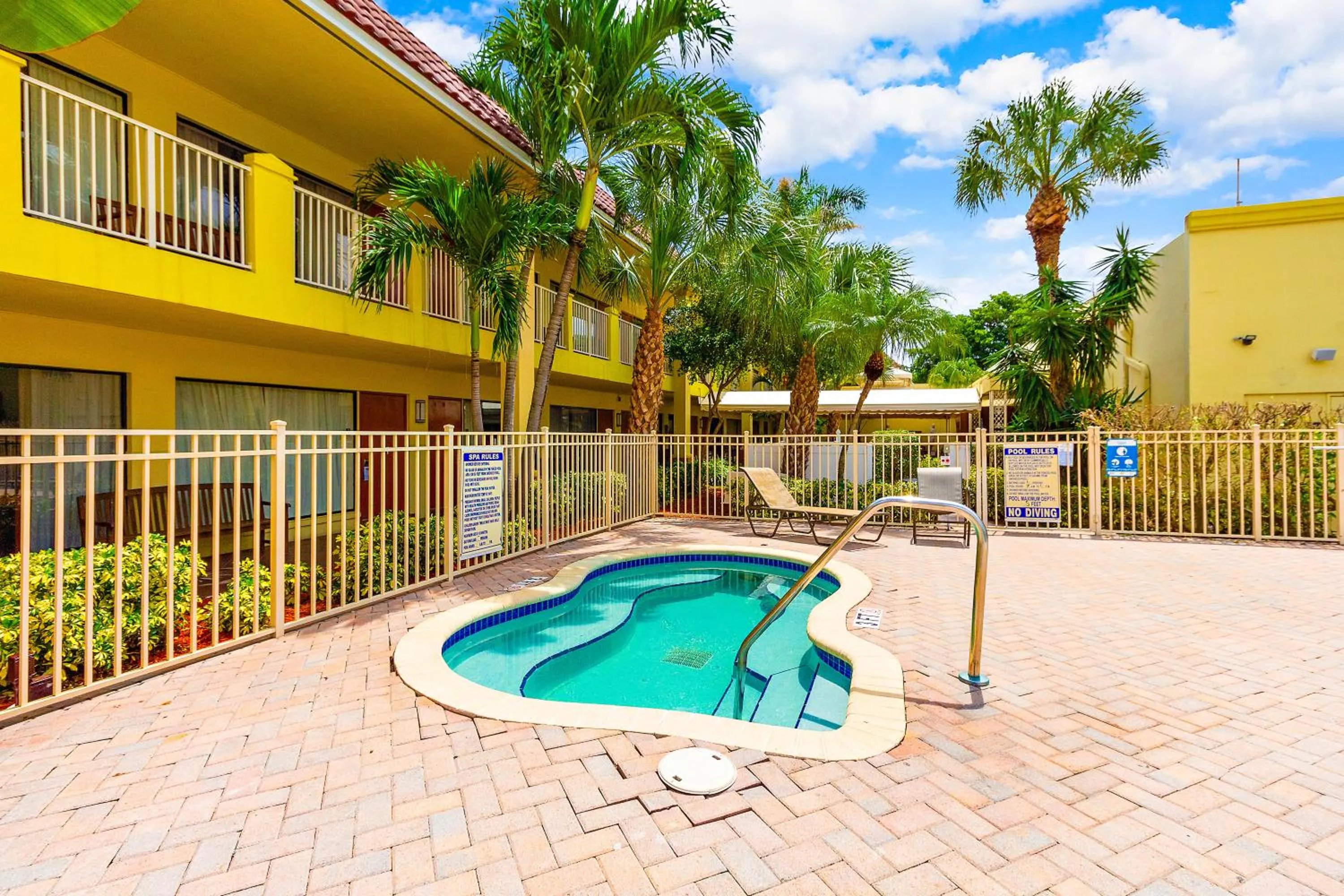 Swimming pool in Oasis Boca Raton