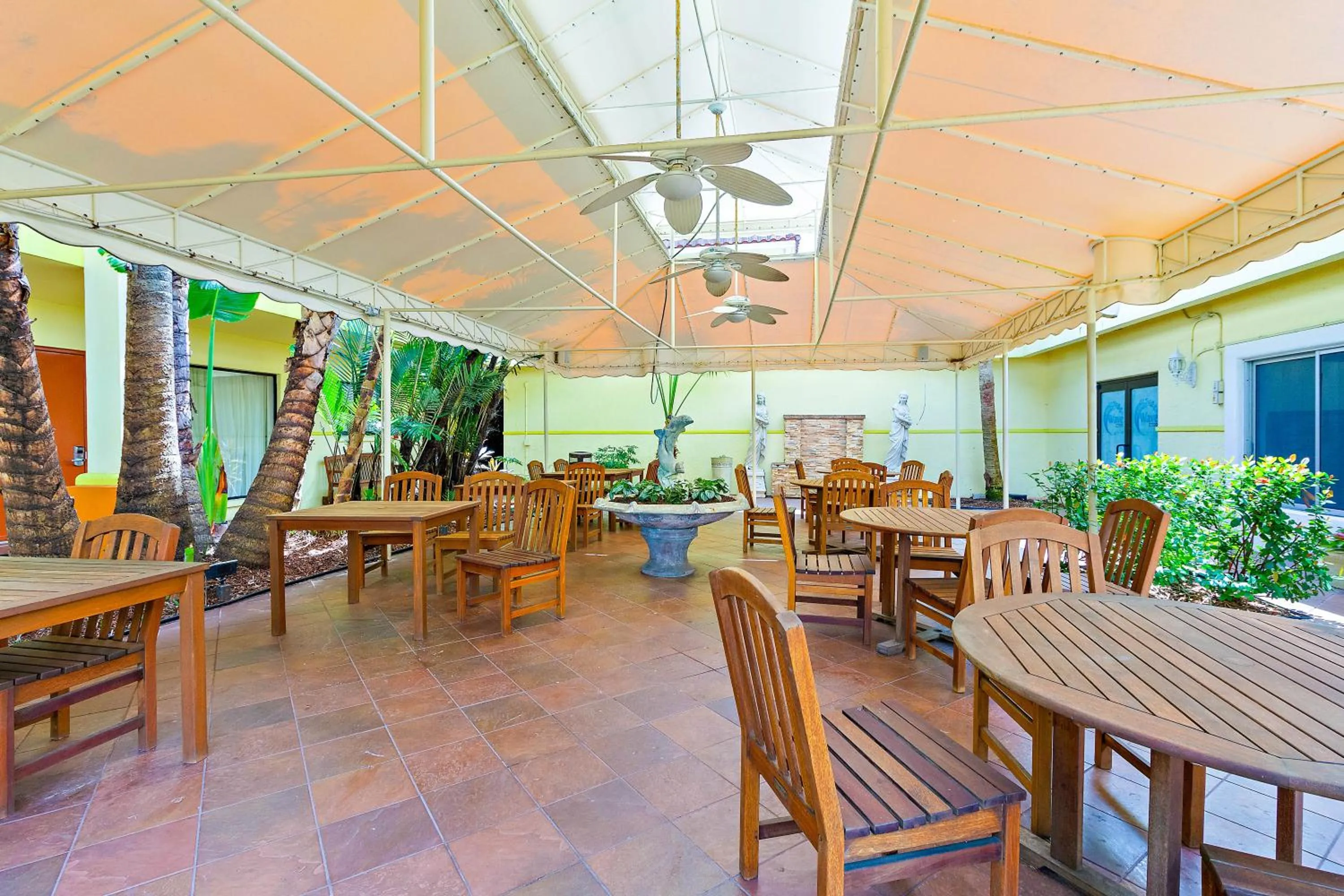 Seating area in Oasis Boca Raton