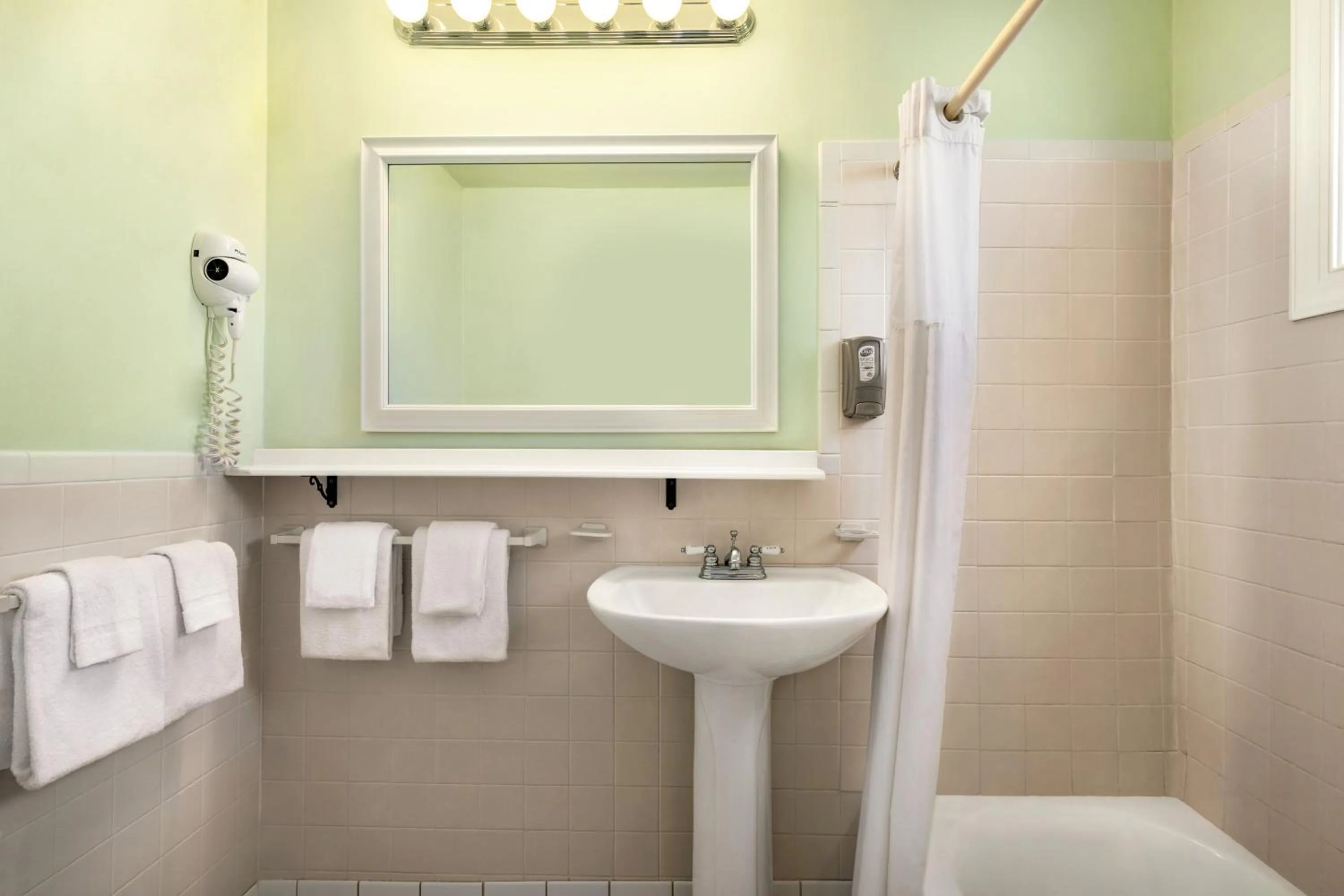 Bathroom in Plim Plaza Hotel