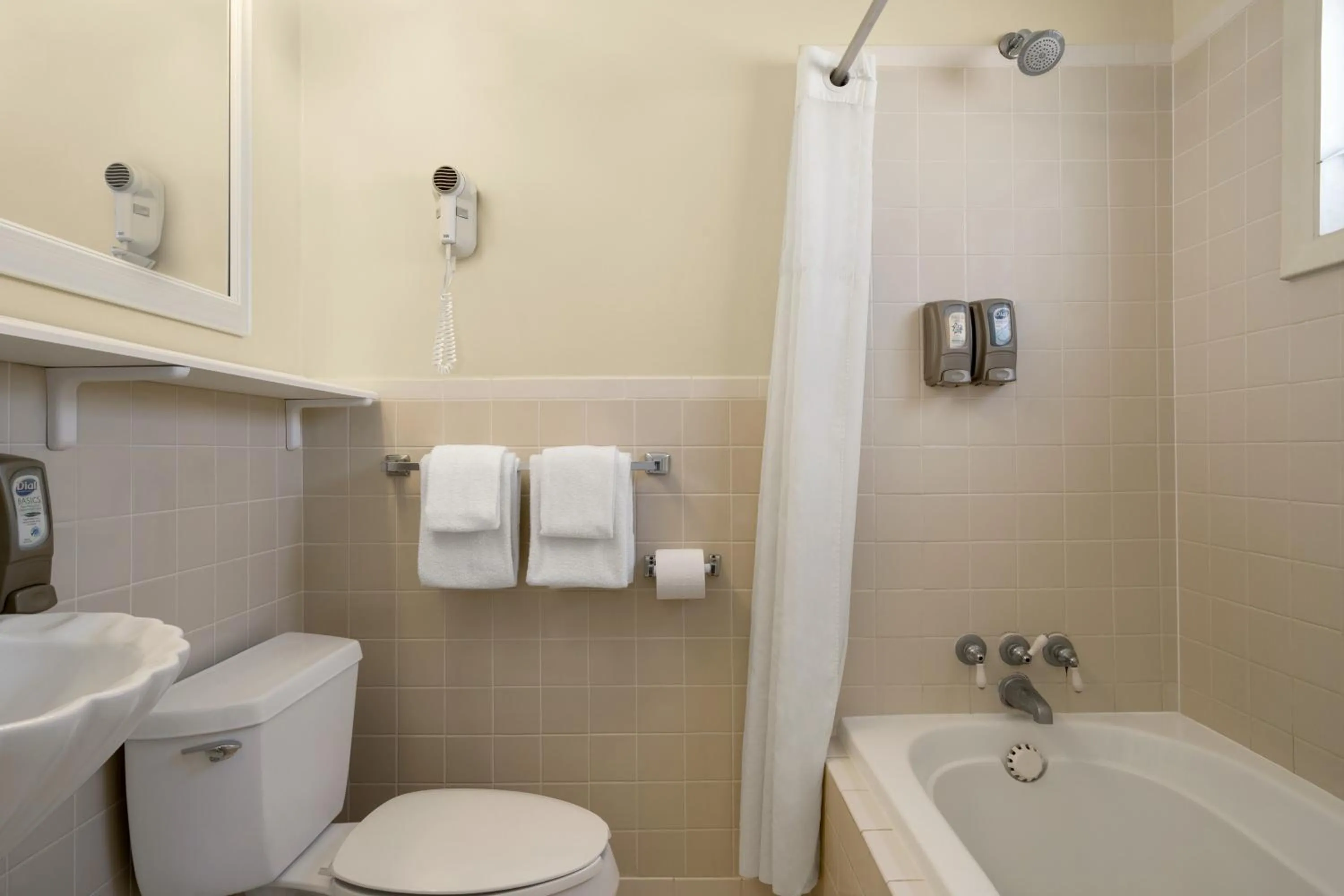 Bathroom in Plim Plaza Hotel