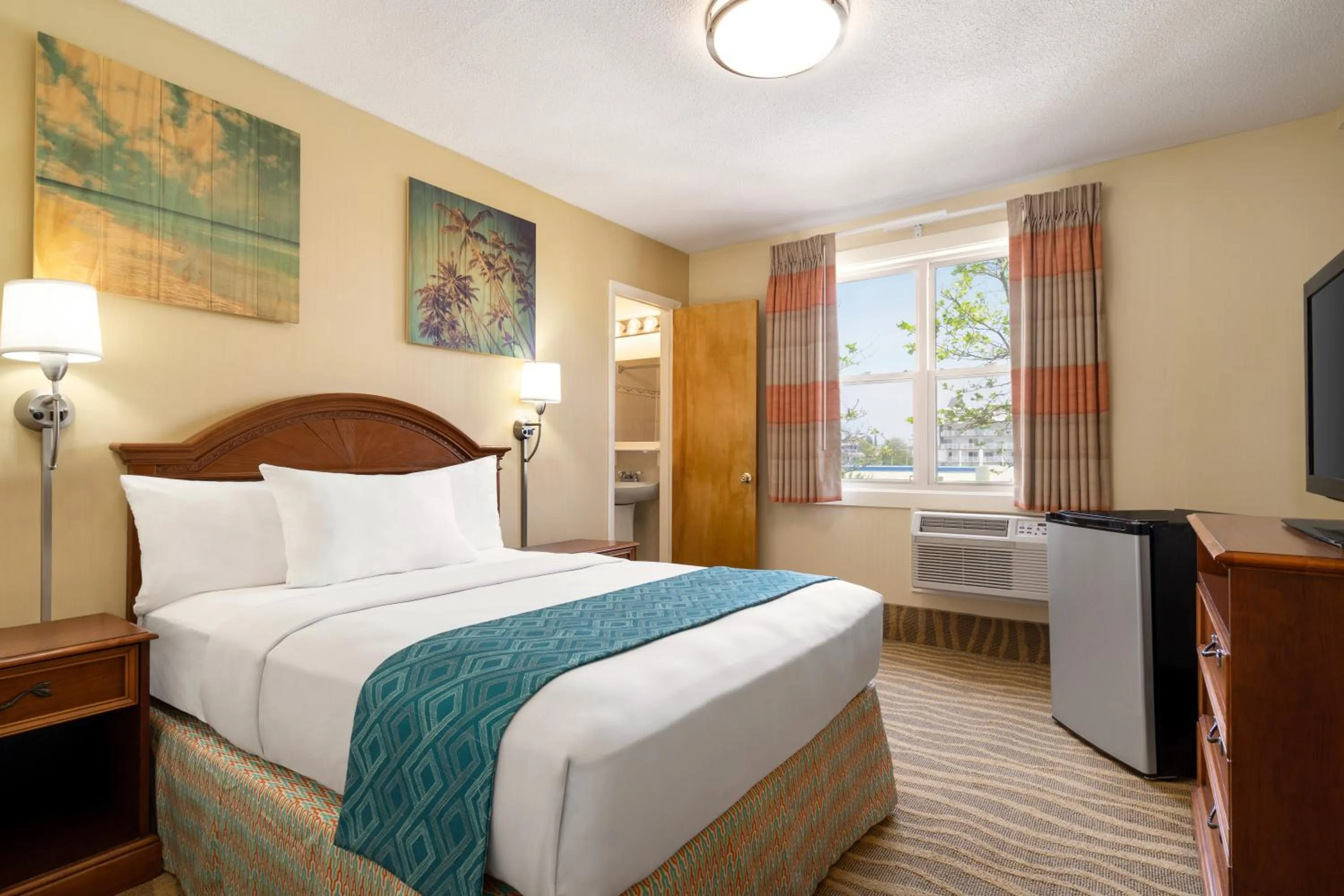 Bed in Plim Plaza Hotel