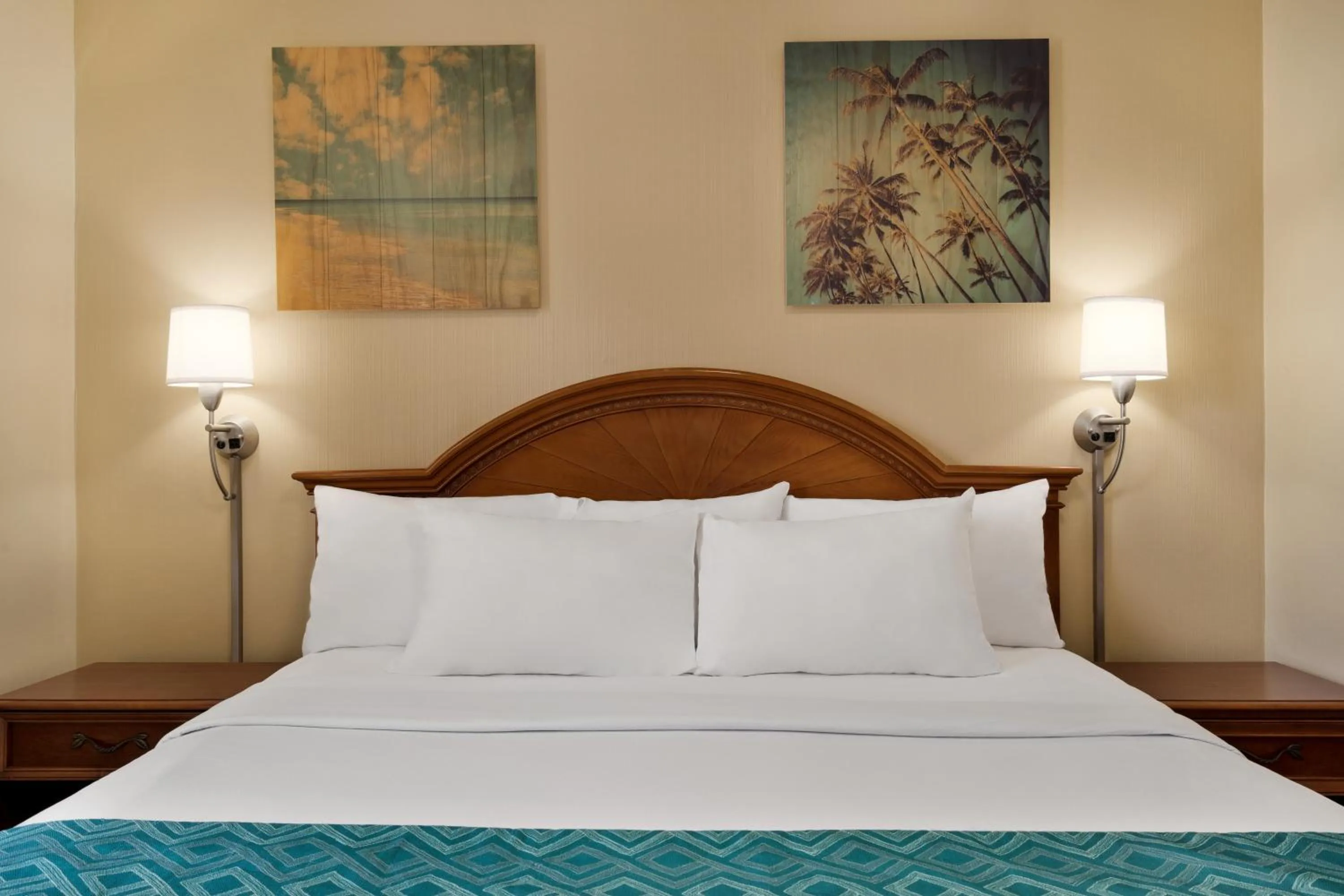 Bed in Plim Plaza Hotel