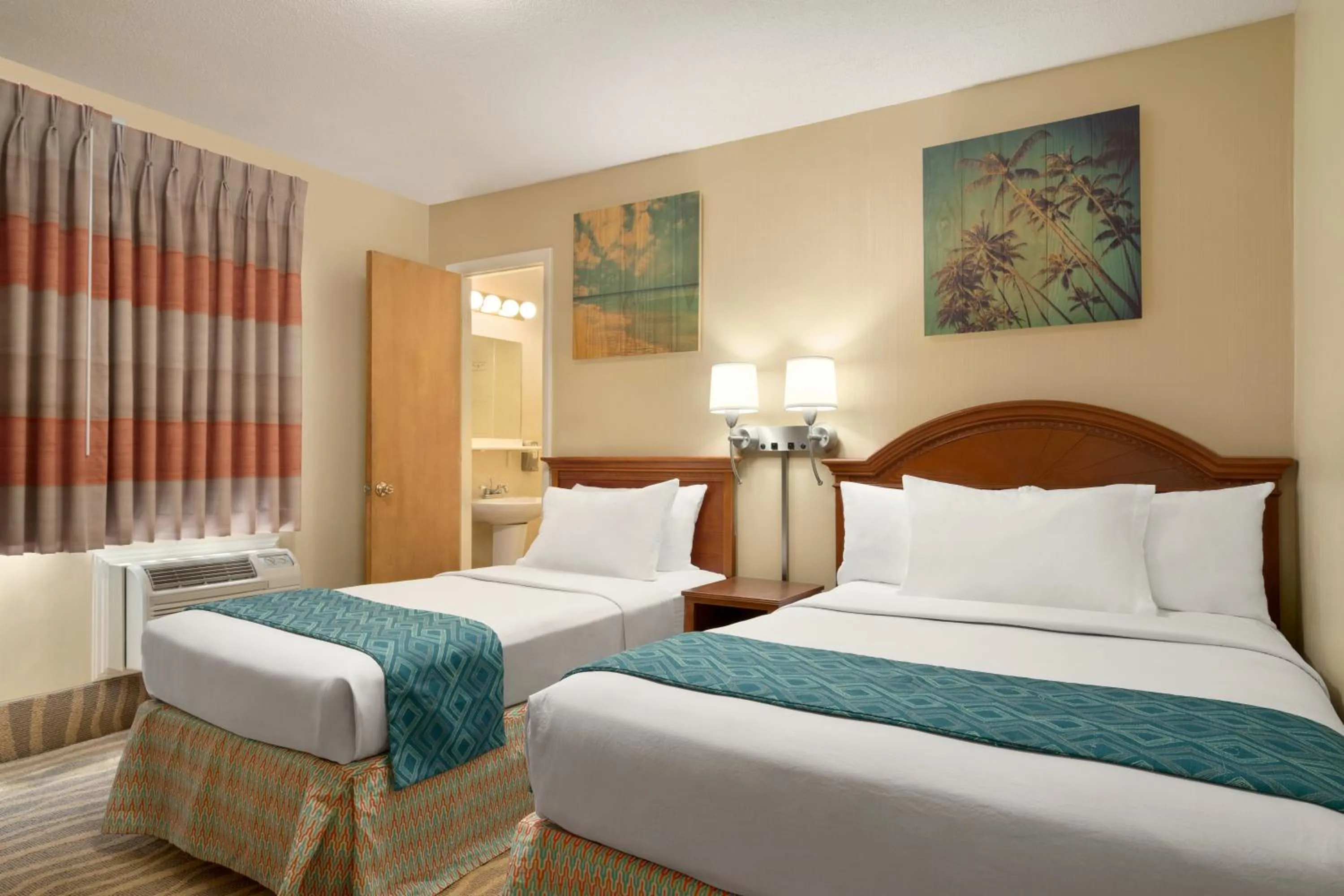 Bed in Plim Plaza Hotel