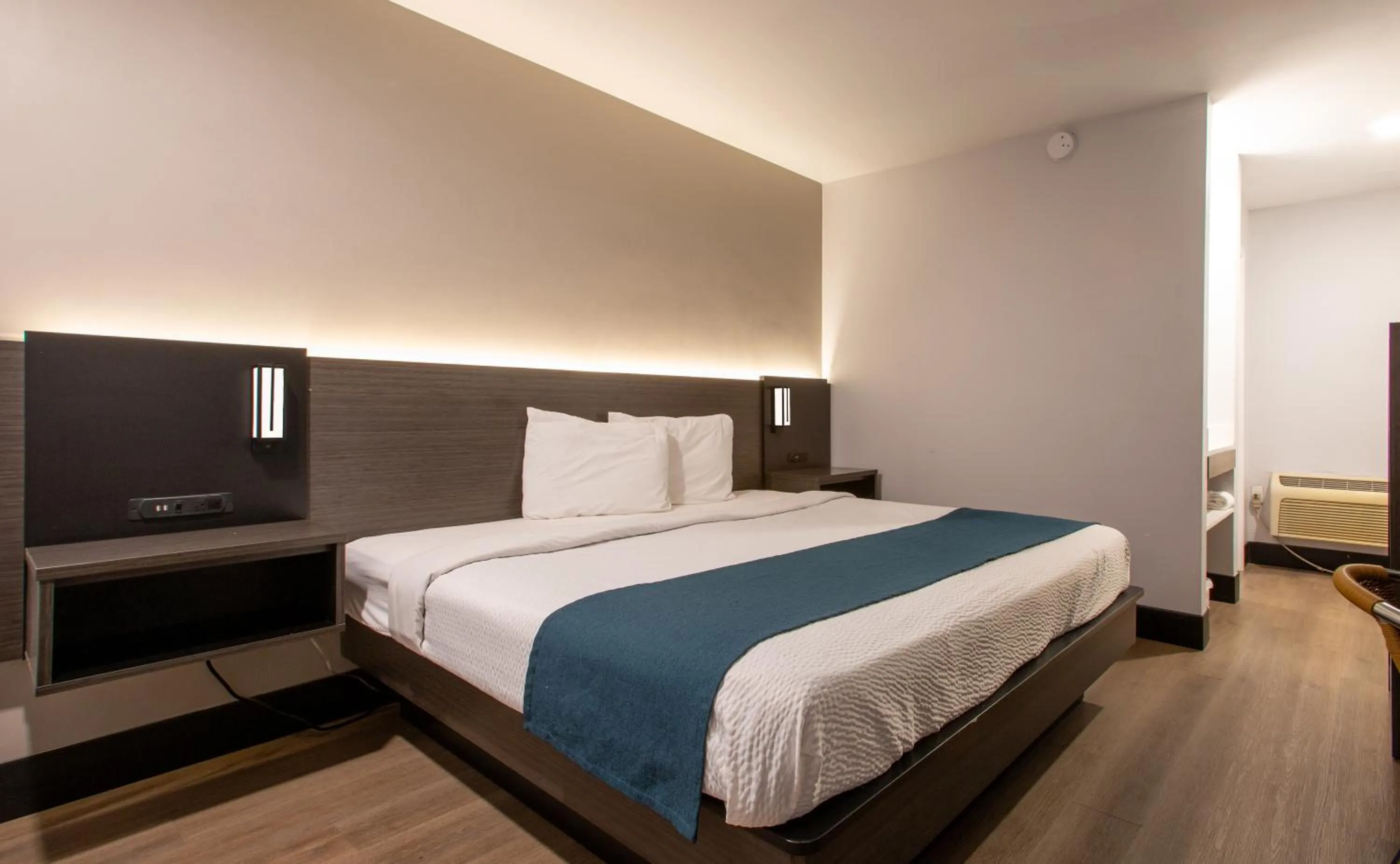 Bed in Motel 6 Williams AZ Downtown Grand Canyon