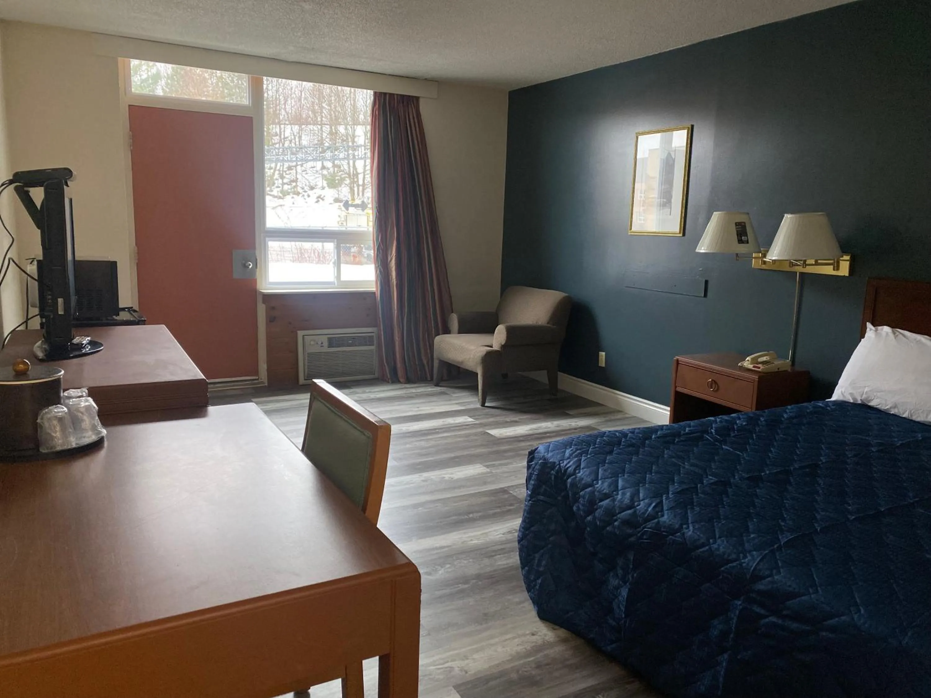 Bedroom in Midtown Hotel