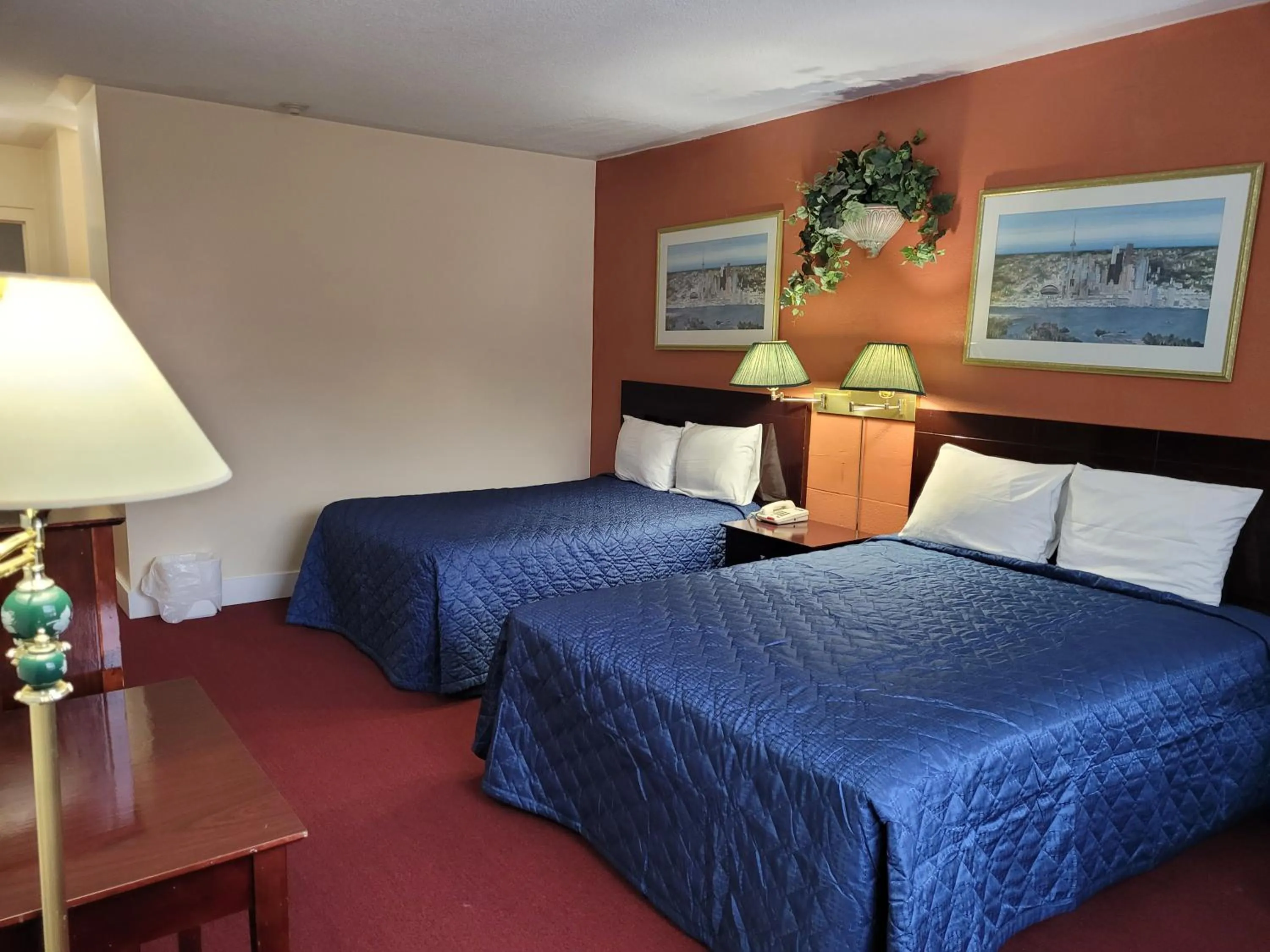 Bedroom in Midtown Hotel