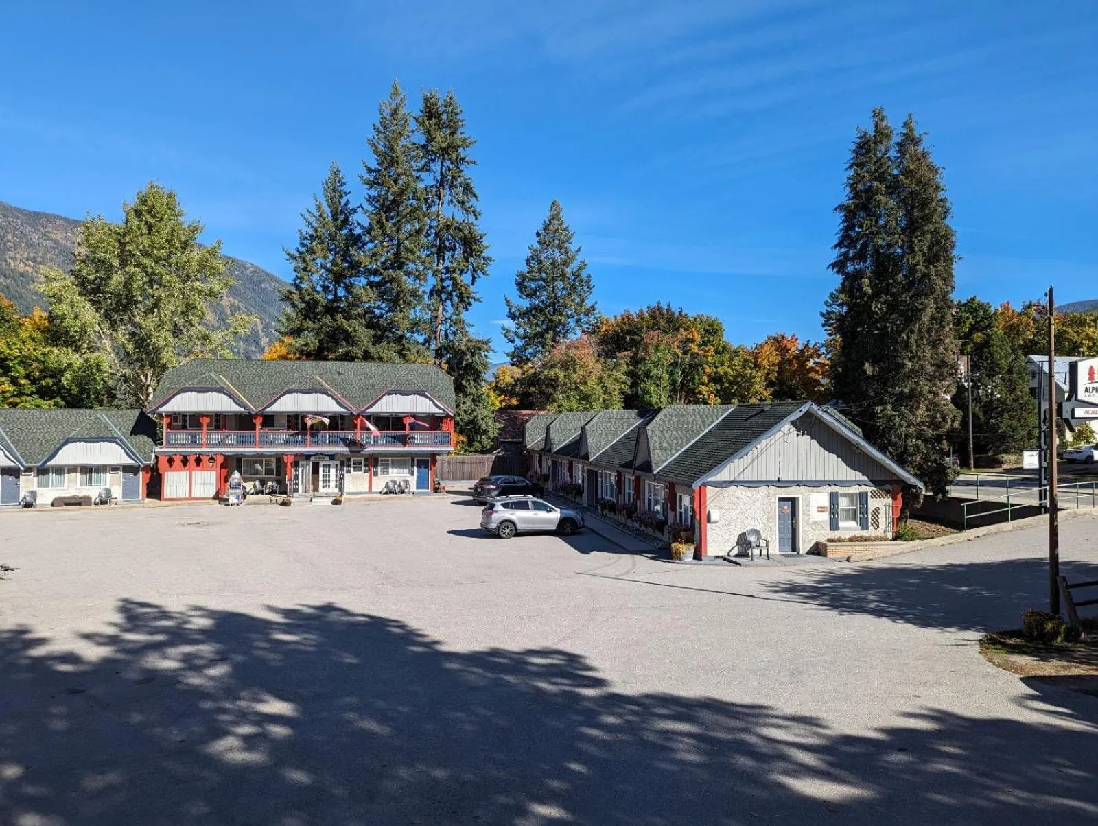 Property building in Alpine Inn & Suites