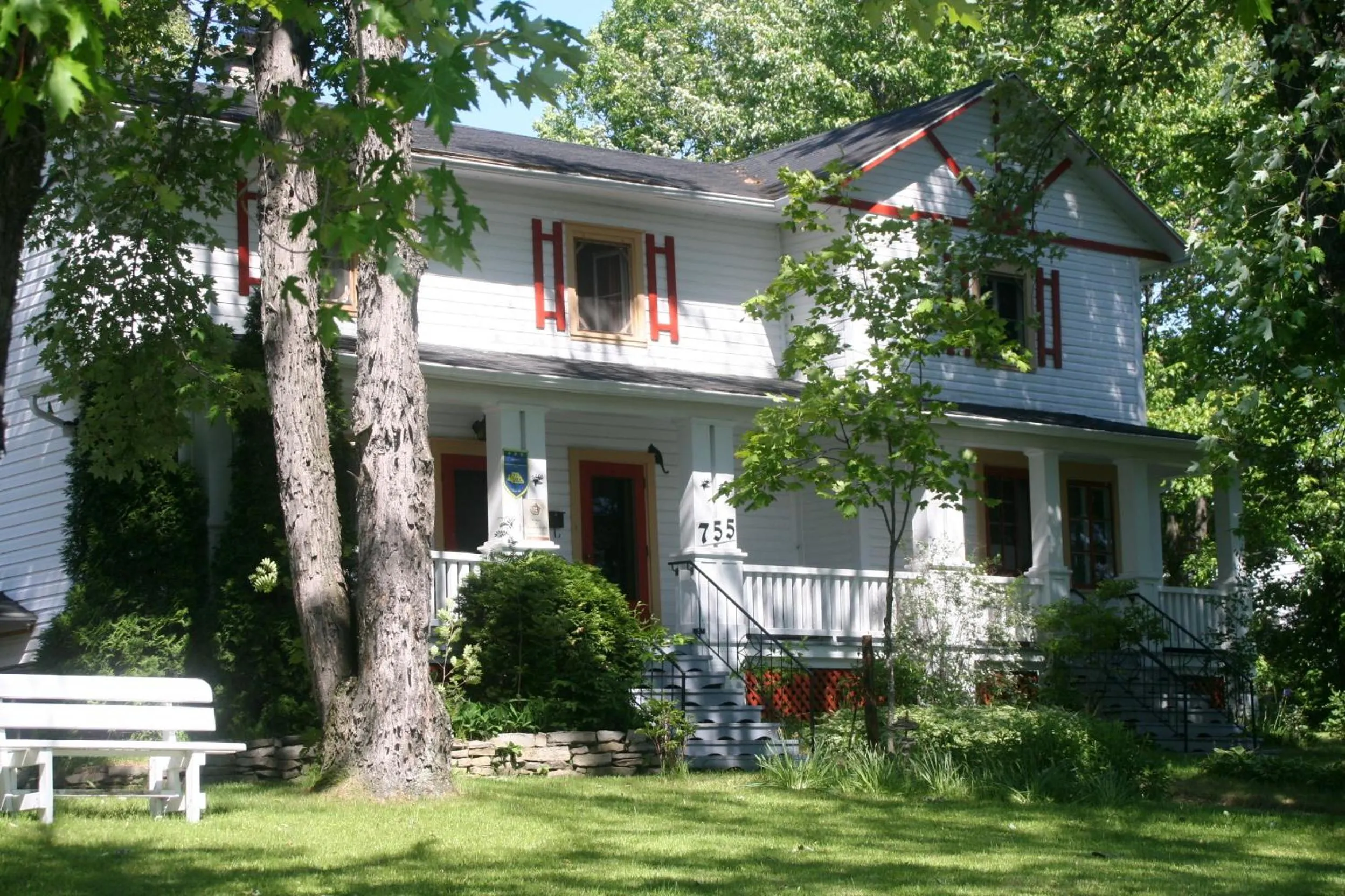 Facade/entrance in Almatoit