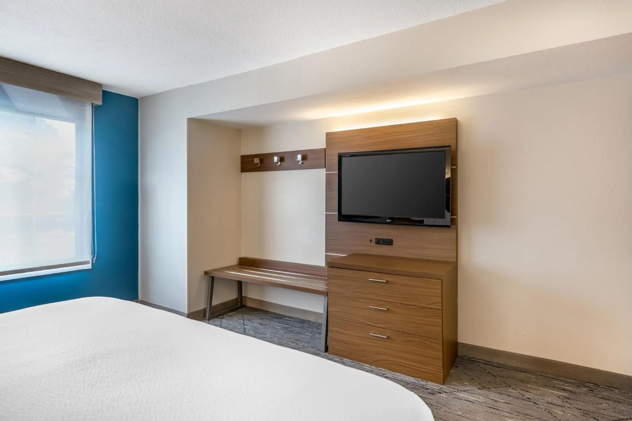 Photo of the whole room, Bed in Holiday Inn Express and Suites - Petersburg - Fort Lee by IHG