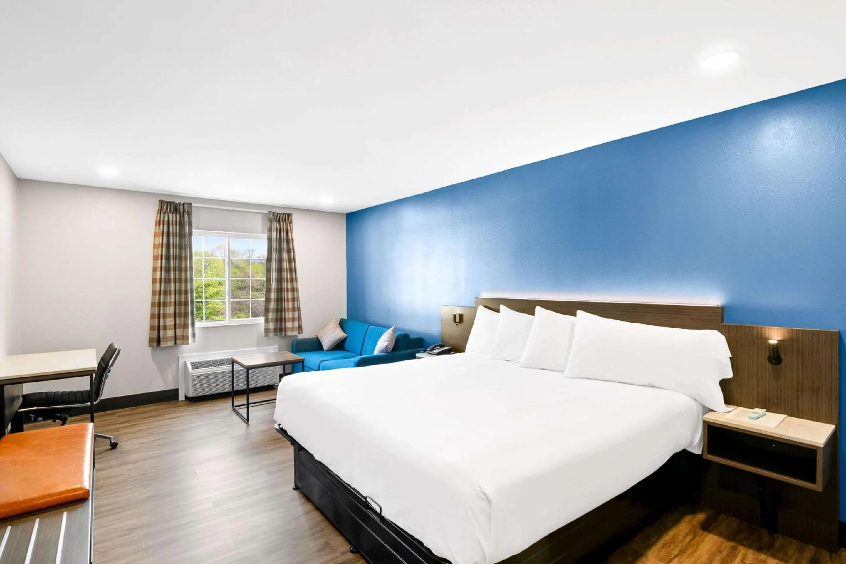 Bedroom, Bed in Days Inn by Wyndham Bethel - Danbury