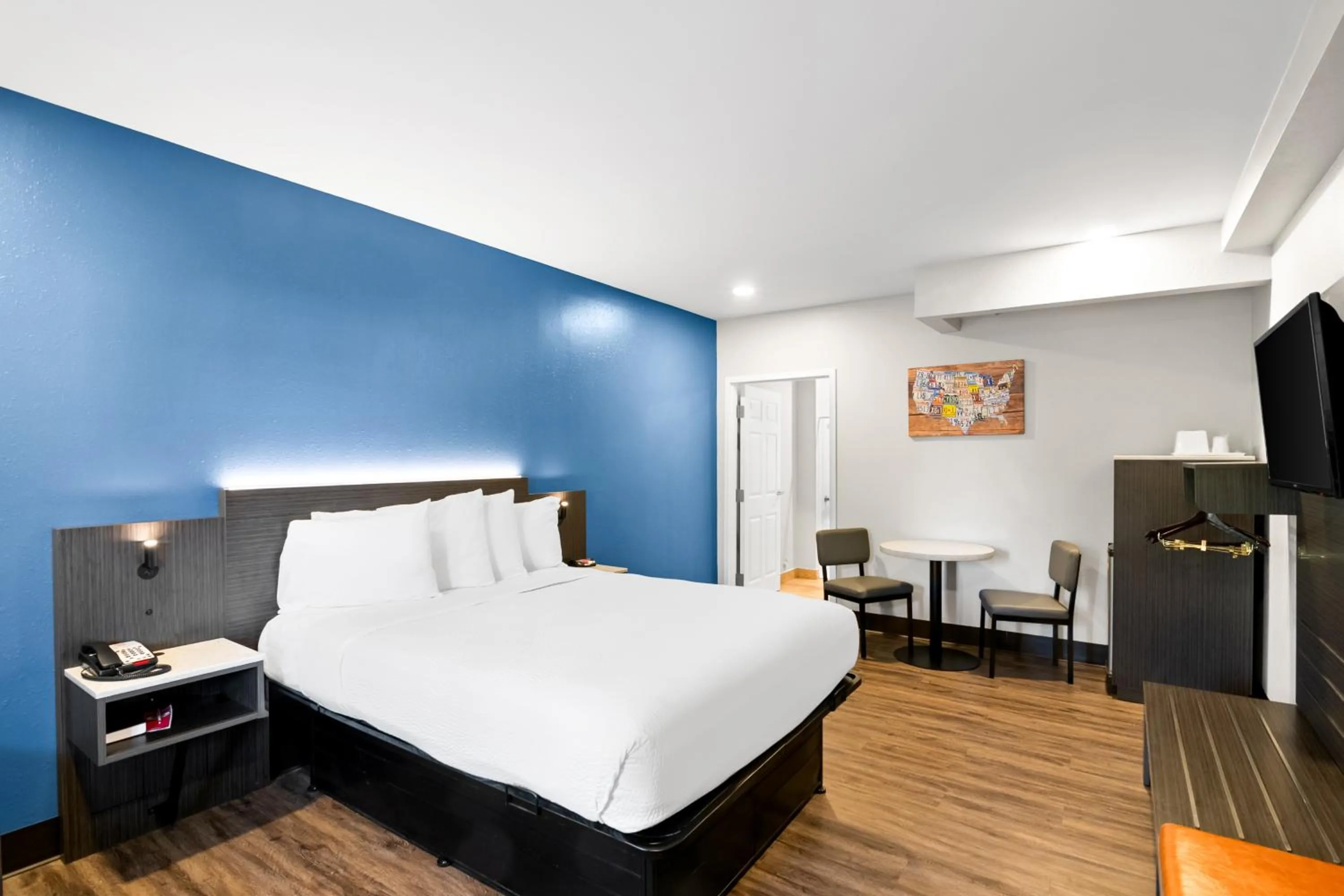Bed in Days Inn by Wyndham Bethel - Danbury