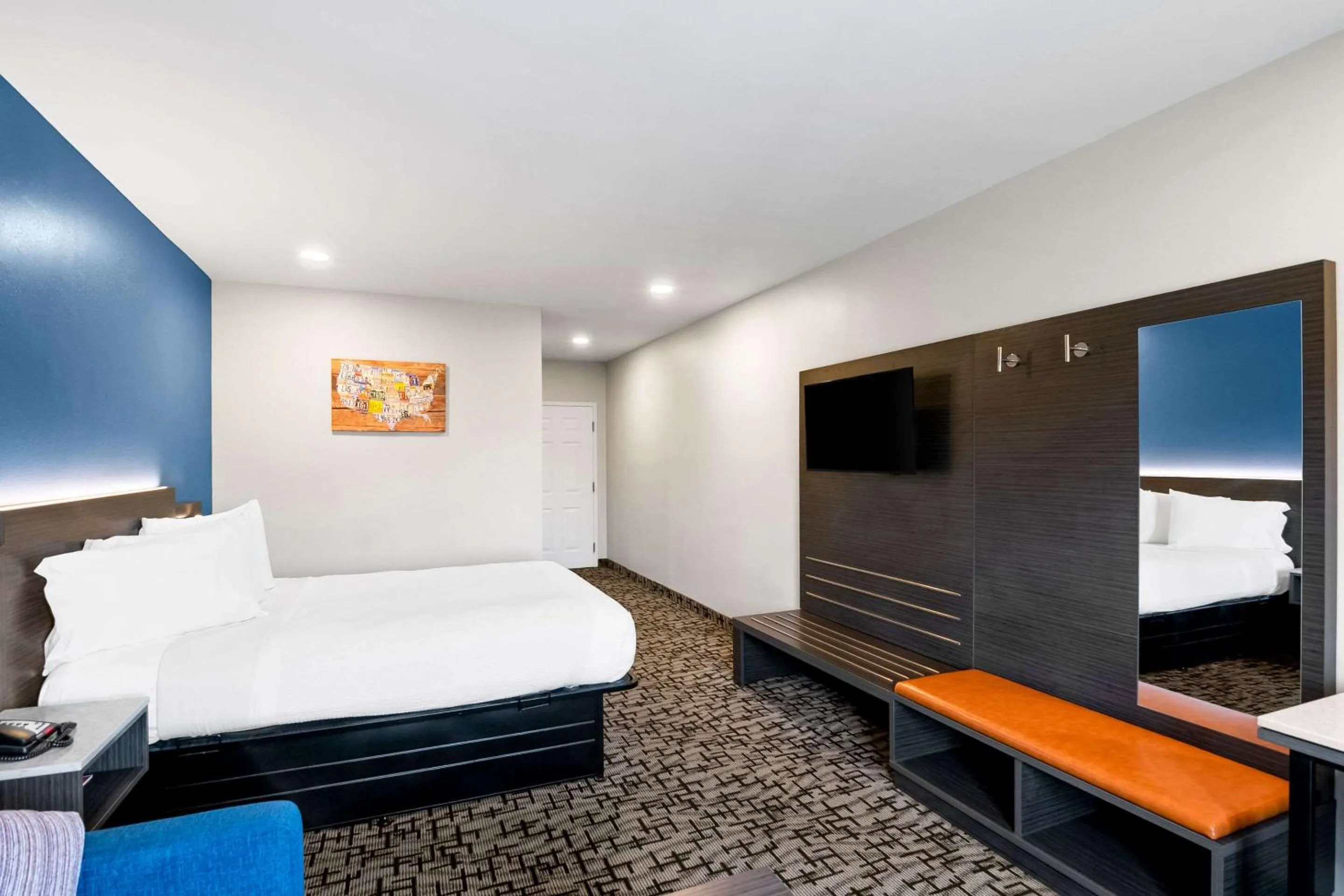 Bedroom, Bed in Days Inn by Wyndham Bethel - Danbury