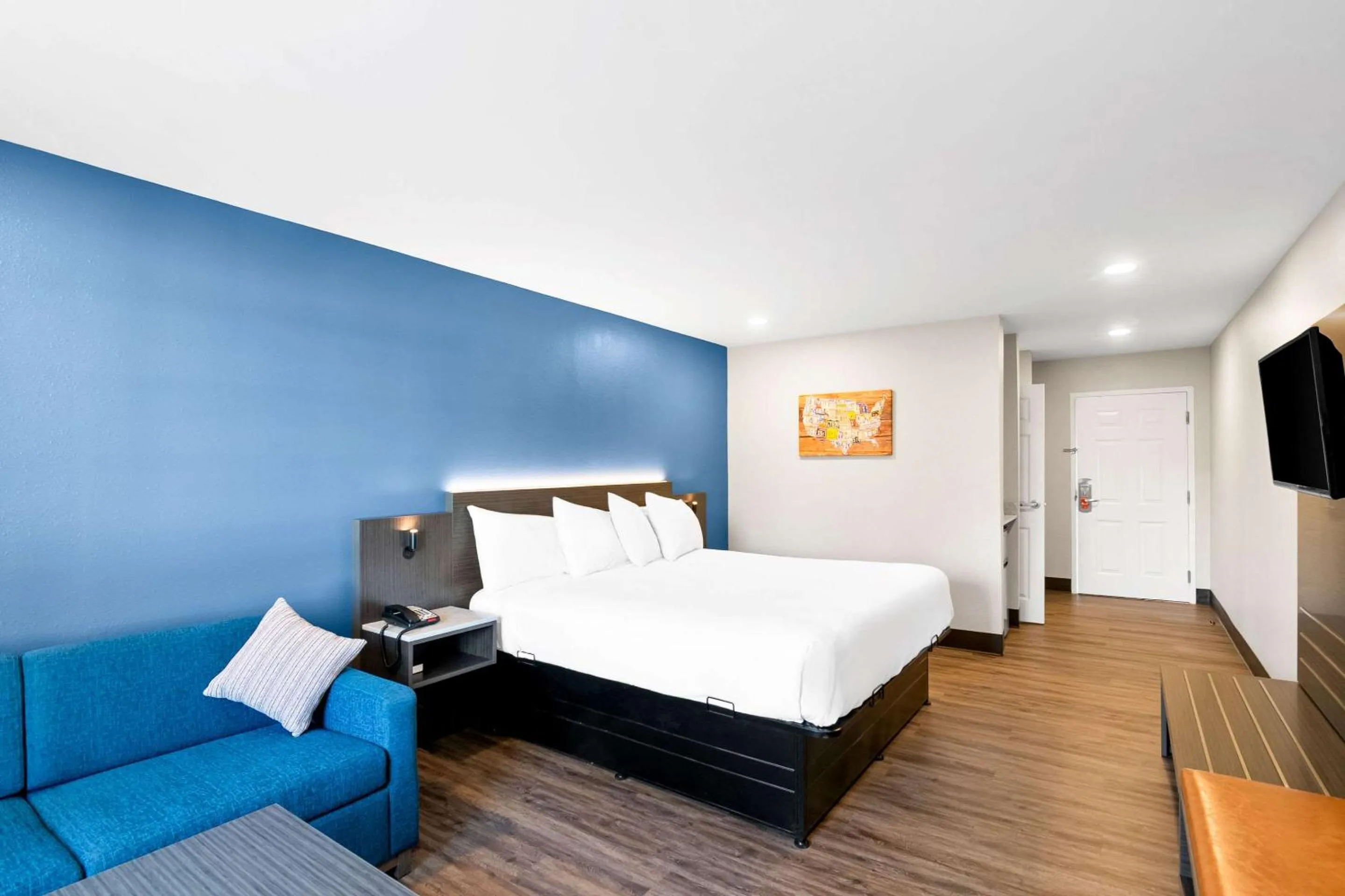 Bedroom, Bed in Days Inn by Wyndham Bethel - Danbury