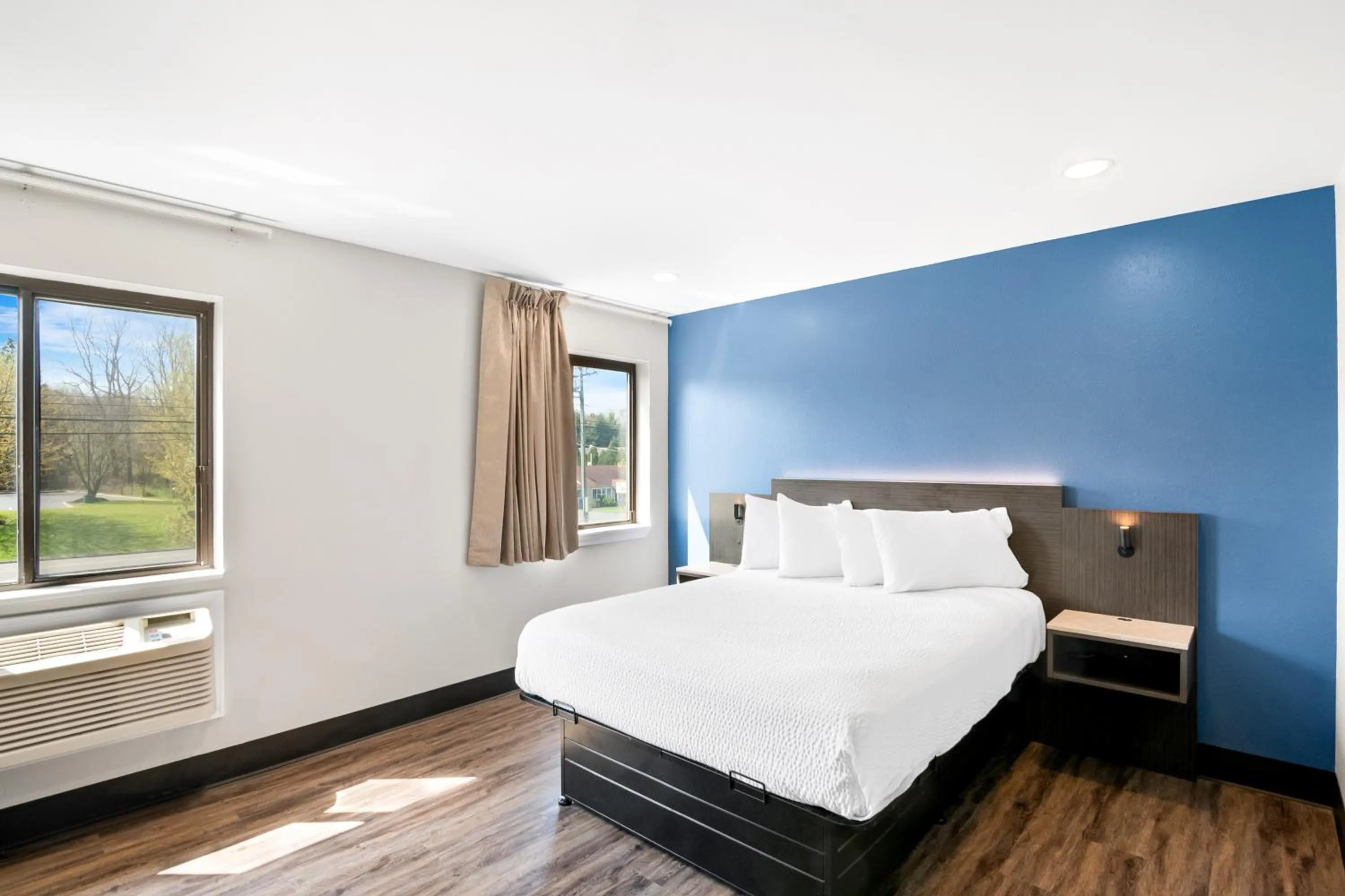 Bed in Days Inn by Wyndham Bethel - Danbury