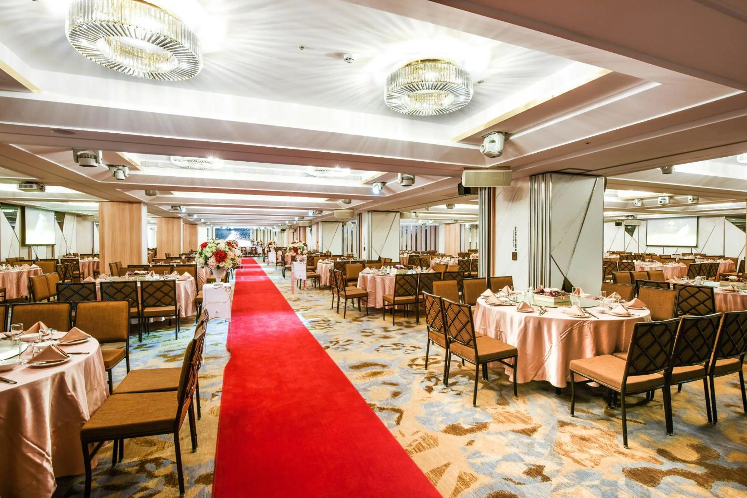 Restaurant/places to eat in Hotel Château Anping